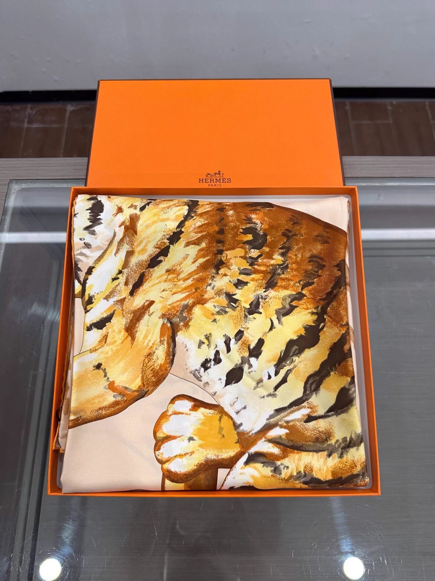 Hermes Hermes Beige Silk Scarf Tigers Playing 90x90cm Size ONE SIZE - 2 Thumbnail