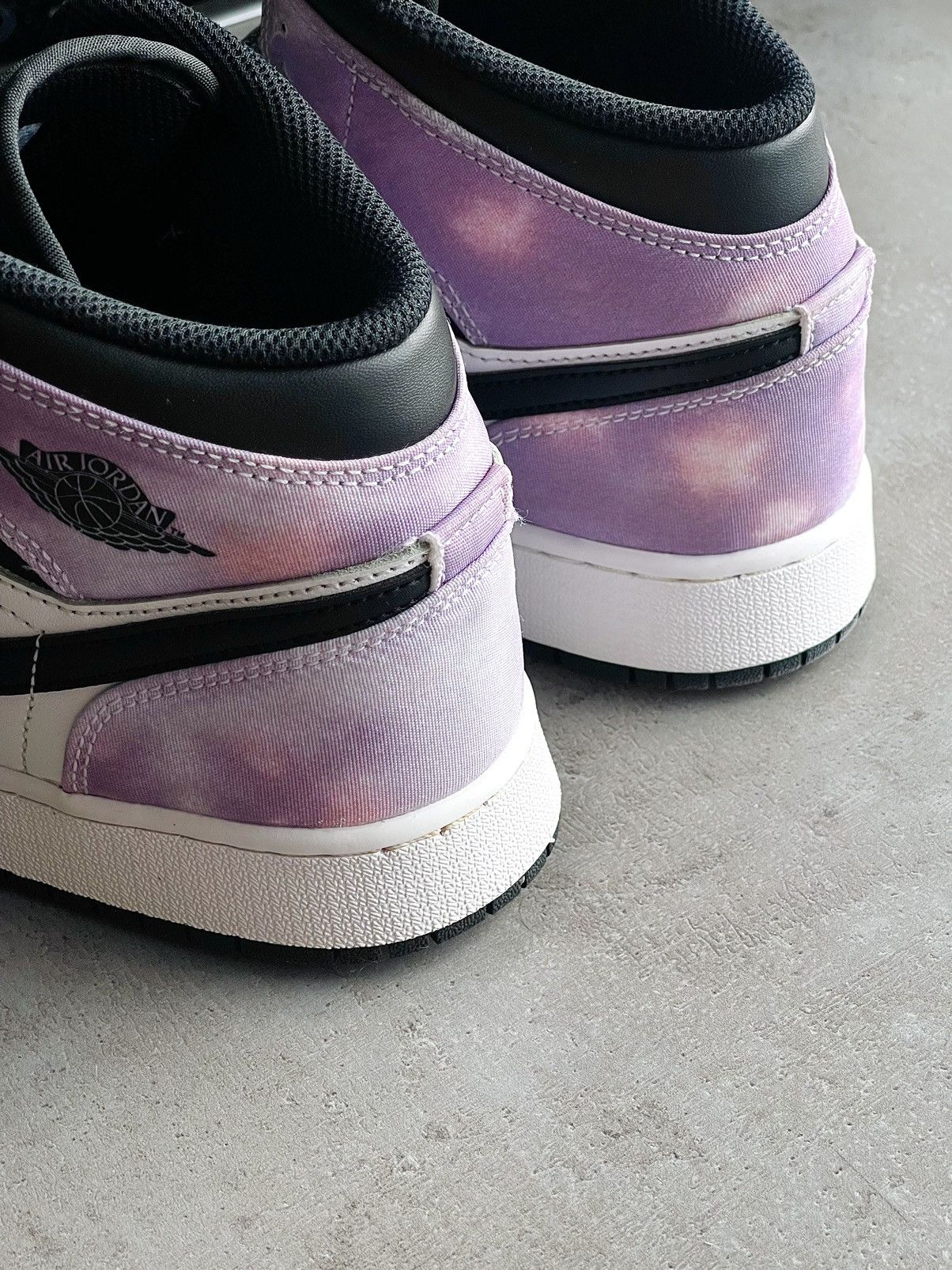 Jordan Brand Air Jordan 1 Mid GS “Tie Die” Bleached Coral White Sneakers Size US 7 / IT 37 - 9 Thumbnail