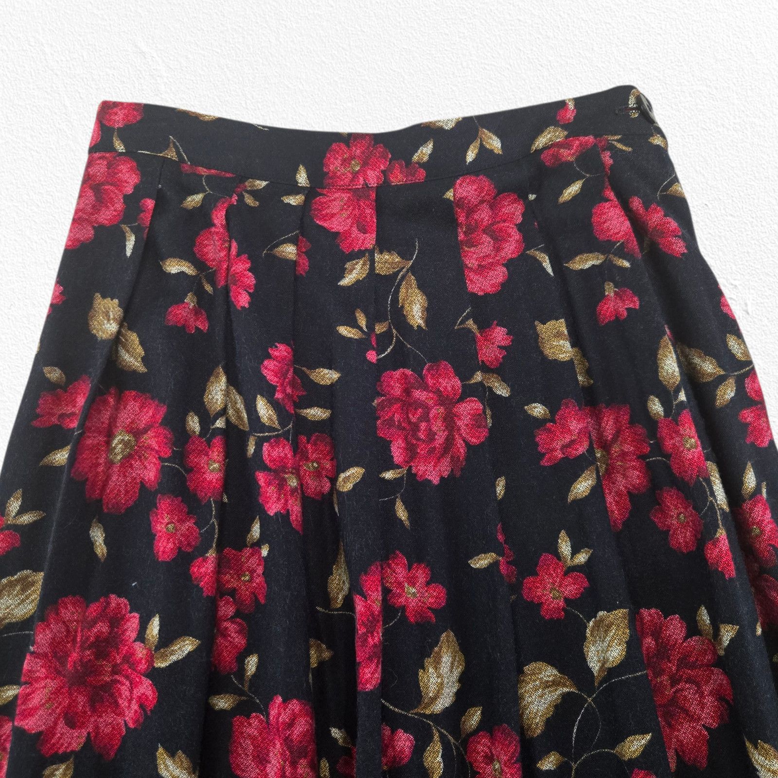 Worthington Vintage Black Red Floral Rayon Midi Skirt Size 10P USA Made Size 32" / US 10 / IT 46 - 3 Thumbnail