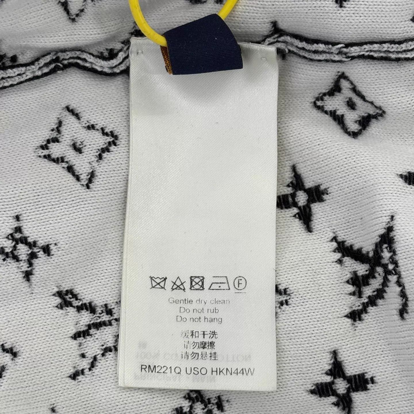 Louis Vuitton Louis Vuitton Black Gradient Monogram Knit Sweater L Size US L / EU 52-54 / 3 - 4 Thumbnail