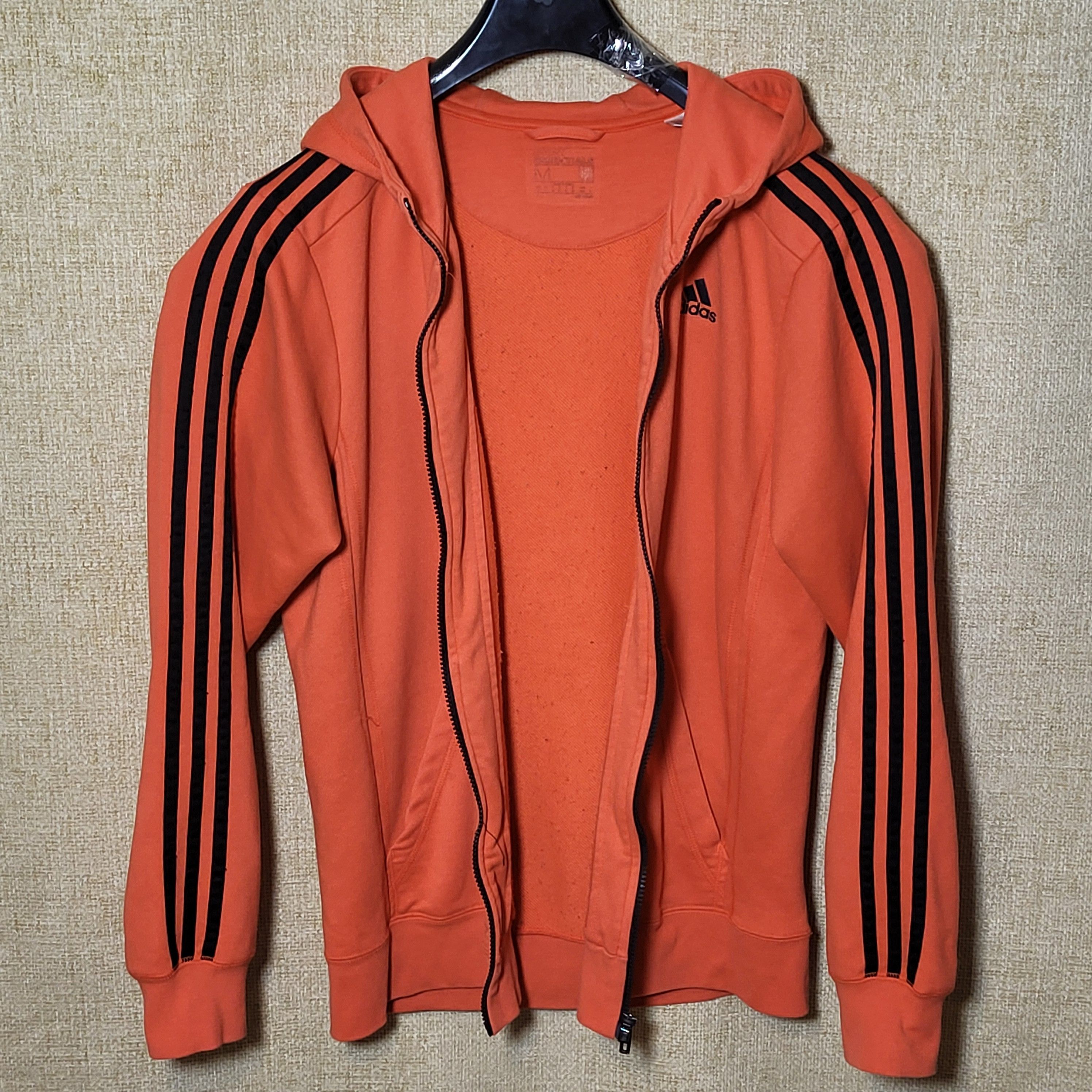 Adidas Adidas Essentials performance hoodie size M but fit L Size US M / EU 48-50 / 2 - 4 Thumbnail