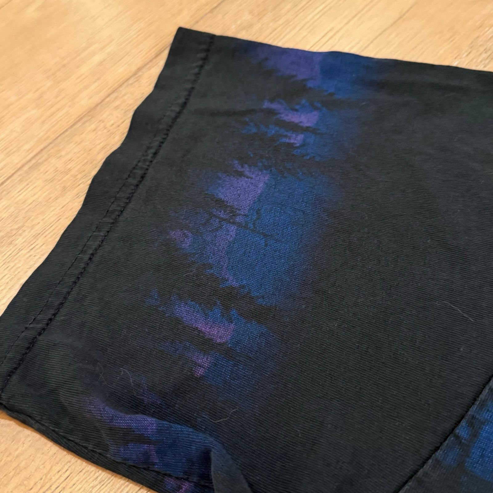 Vintage Vintage 90s Wolf Full Print Tee – Cut Neck – Rare Piece! Size US M / EU 48-50 / 2 - 4 Thumbnail