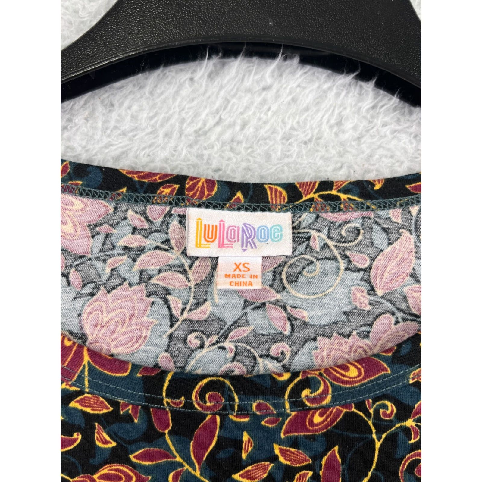 Vintage Lularoe Dress Womens Extra Small Black Red Floral Sheath Polyester Stretch XS Knee Length Casual Party/Cocktail Womens LuLaRoe Dress Size XS / US 0-2 / IT 36-38 - 3 Thumbnail