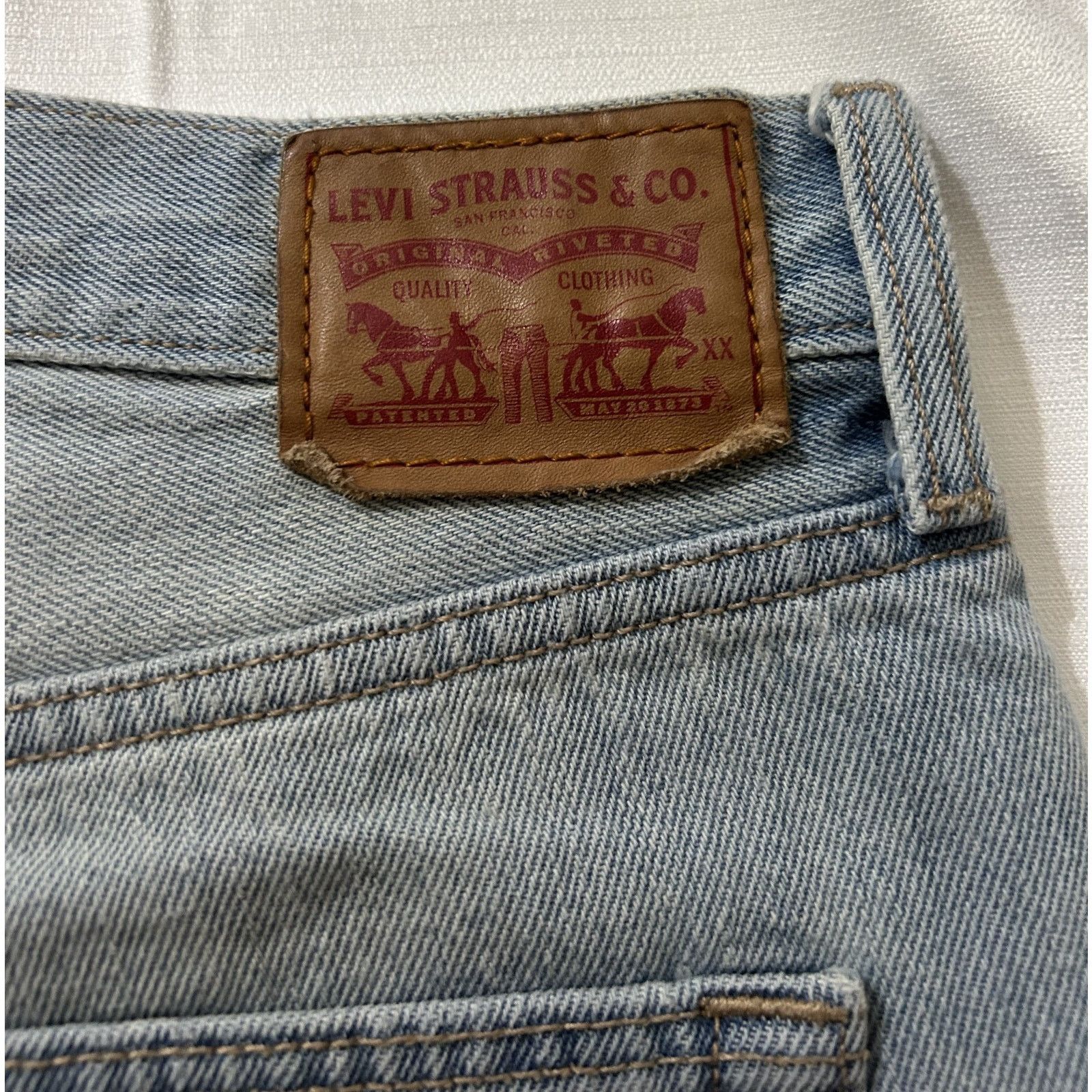 Levi's Women's Levi's 501 Denim Jean Shorts-Light Wash Size 27 Size 27" / US 4 / IT 40 - 3 Thumbnail