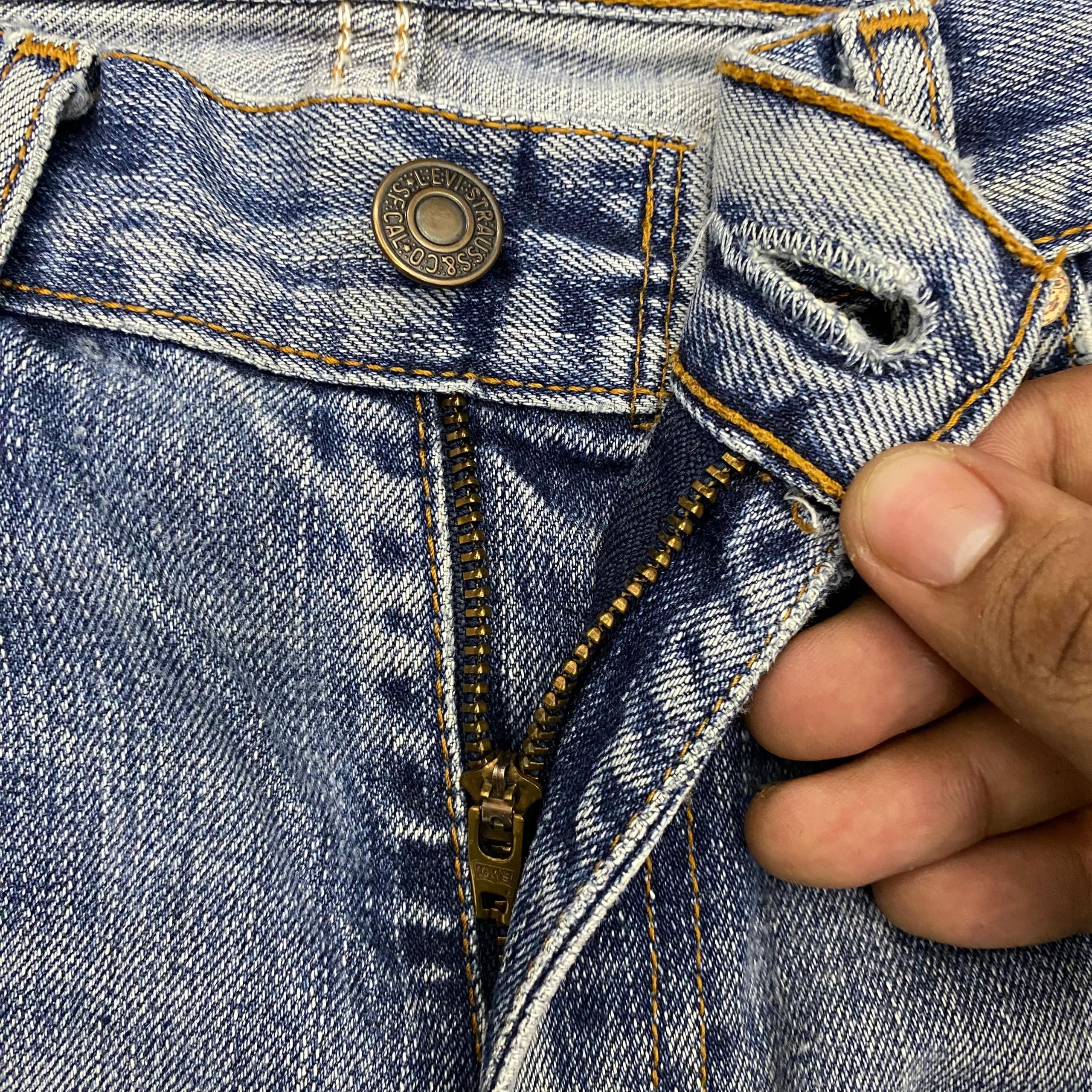 Levi's Vintage Levis 505 Distressed Denim Kurt Cobain Style Size US 31 - 13 Thumbnail