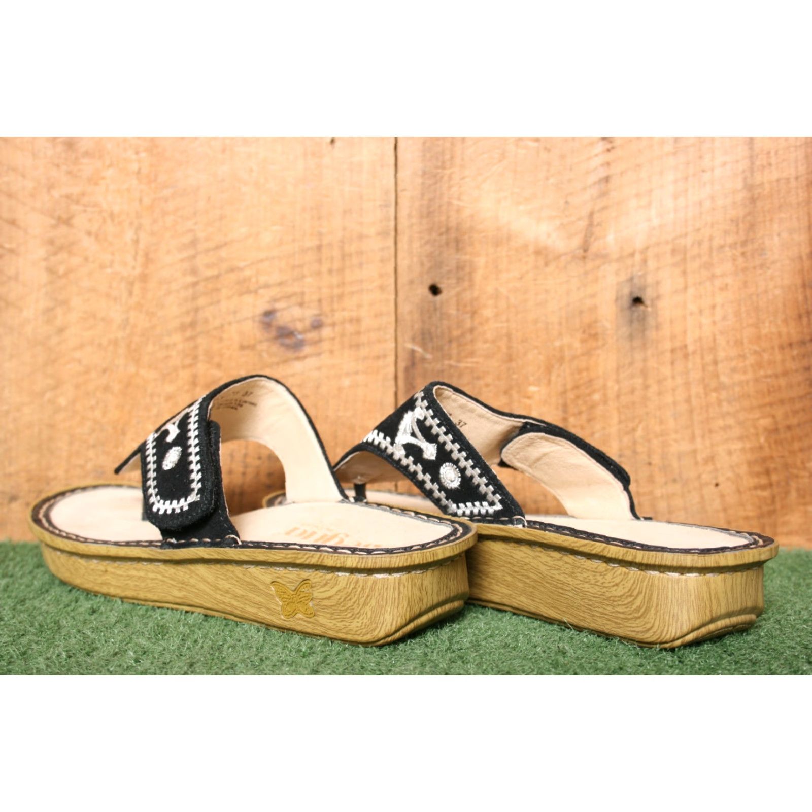 Vintage VINTAGE Alegria Vanessa Mandala Embroidered Suede Slide Sandals EUR 37 ≈ US 7 Black & White Thong Slip On Women Sandal 1-1.9 in Low Heel Size US 7 / IT 37 - 3 Thumbnail