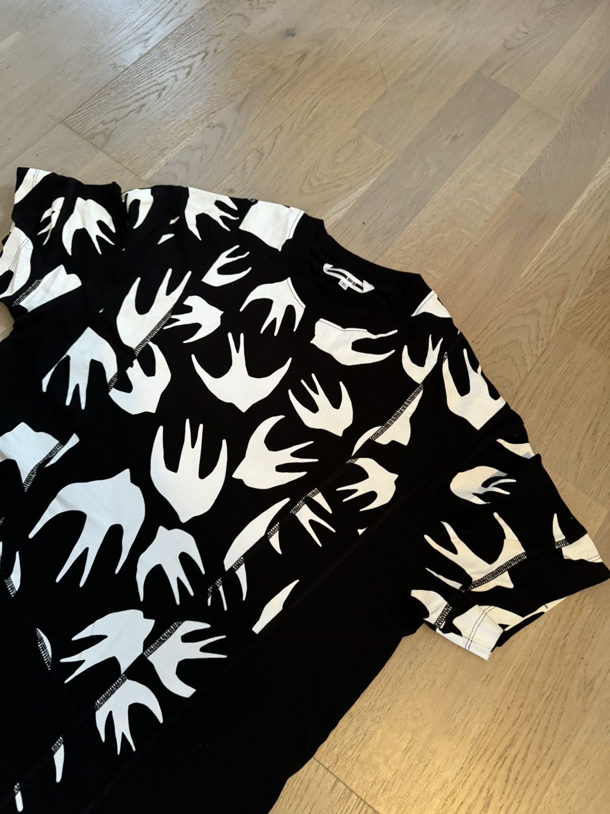 Alexander McQueen ALEXANDER MCQUEEN tshirt SEE sizes IN PHOTOS BY TAPE MEASURE Size US S / EU 44-46 / 1 - 2 Thumbnail
