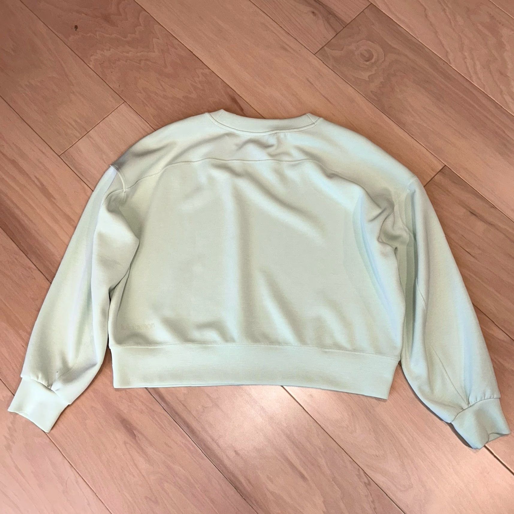 Lululemon Lululemon Perfectly Oversized Cropped Crew Sweatshirt Women’s 8 Green Solid Long Sleeve Pullover Easy Care Logo Athletic Activewear Casual Size M / US 6-8 / IT 42-44 - 5 Thumbnail