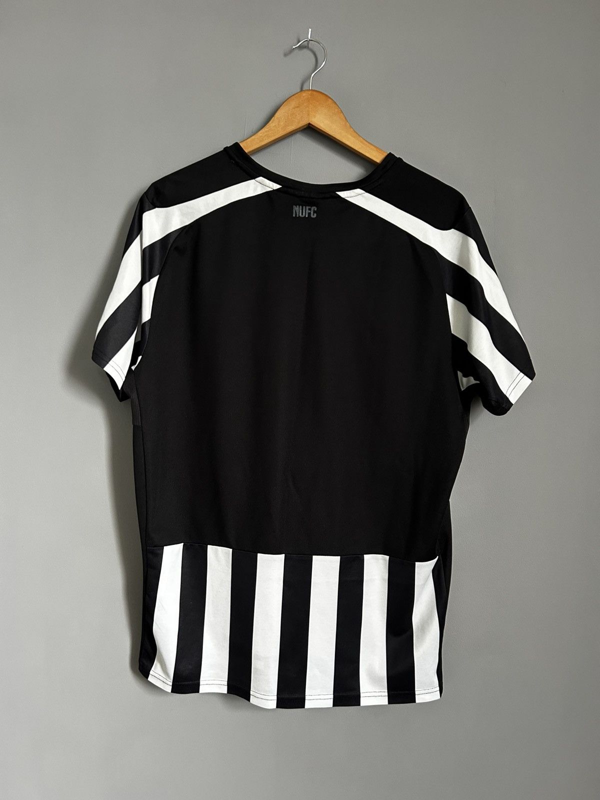 Puma × Vintage Puma Newcastle United 2014-15 Home Jersey Size US M / EU 48-50 / 2 - 2 Thumbnail