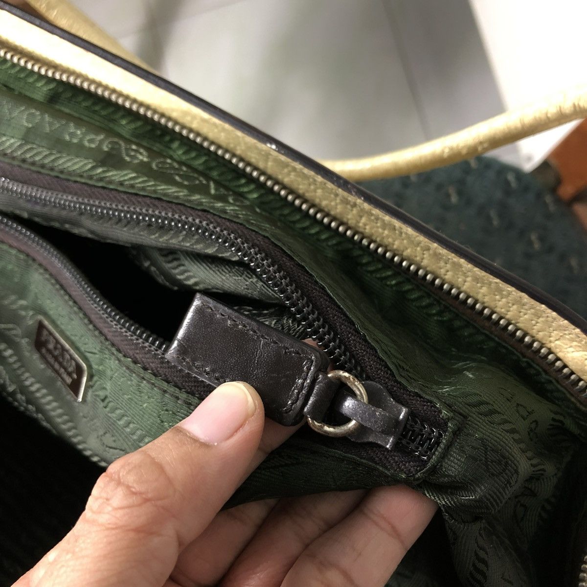 Prada 🔥VINTAGE HAND BAG PIG SKINS LEATHER PRADA MADE IN ITALY Size ONE SIZE - 19 Thumbnail