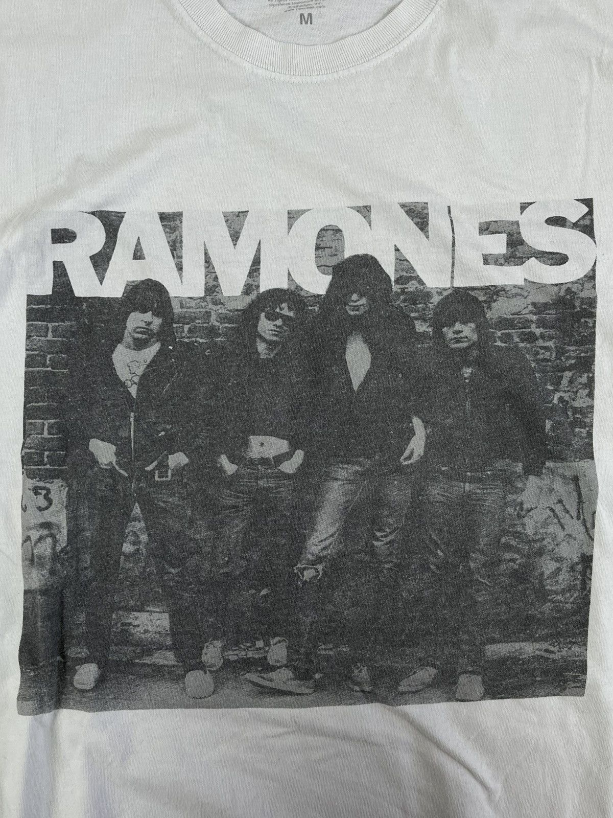 Band Tees Vintage Y2K Ramones big logo rock t shirt streetwear size M Size US M / EU 48-50 / 2 - 4 Thumbnail