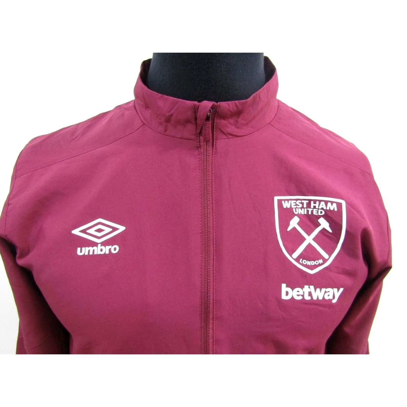 Umbro Umbro Mens Lightweight Jacket Jacket 42/44 Chest L MAROON 42/44 | UK L Mens Umbro West Hand United Lightweight Jacket Size US L / EU 52-54 / 3 - 2 Thumbnail