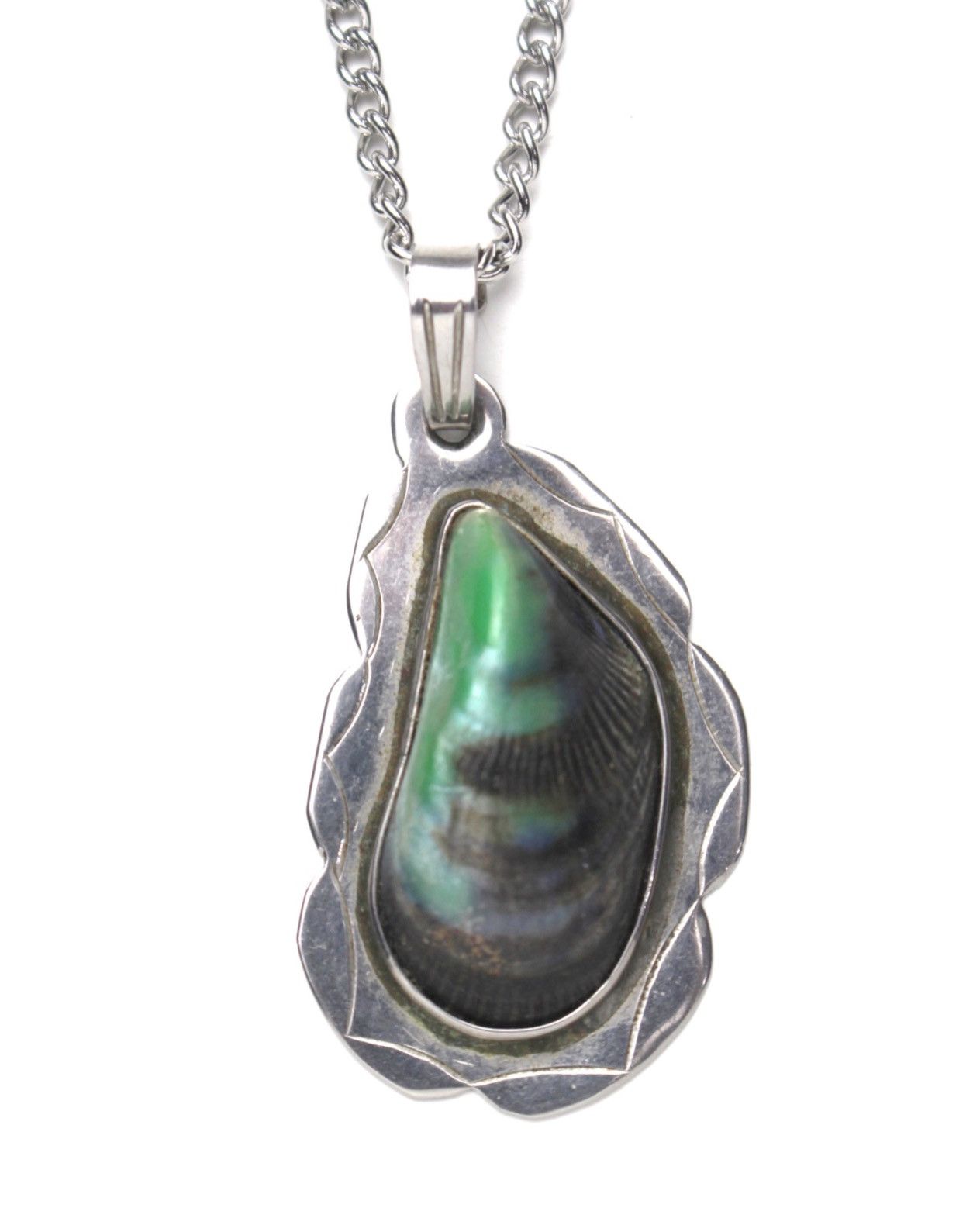 Vintage 2000S JAPANESE HANDCRAFTED ABALONE SHELL PENDANT NECKLACE Size ONE SIZE - 1 Thumbnail