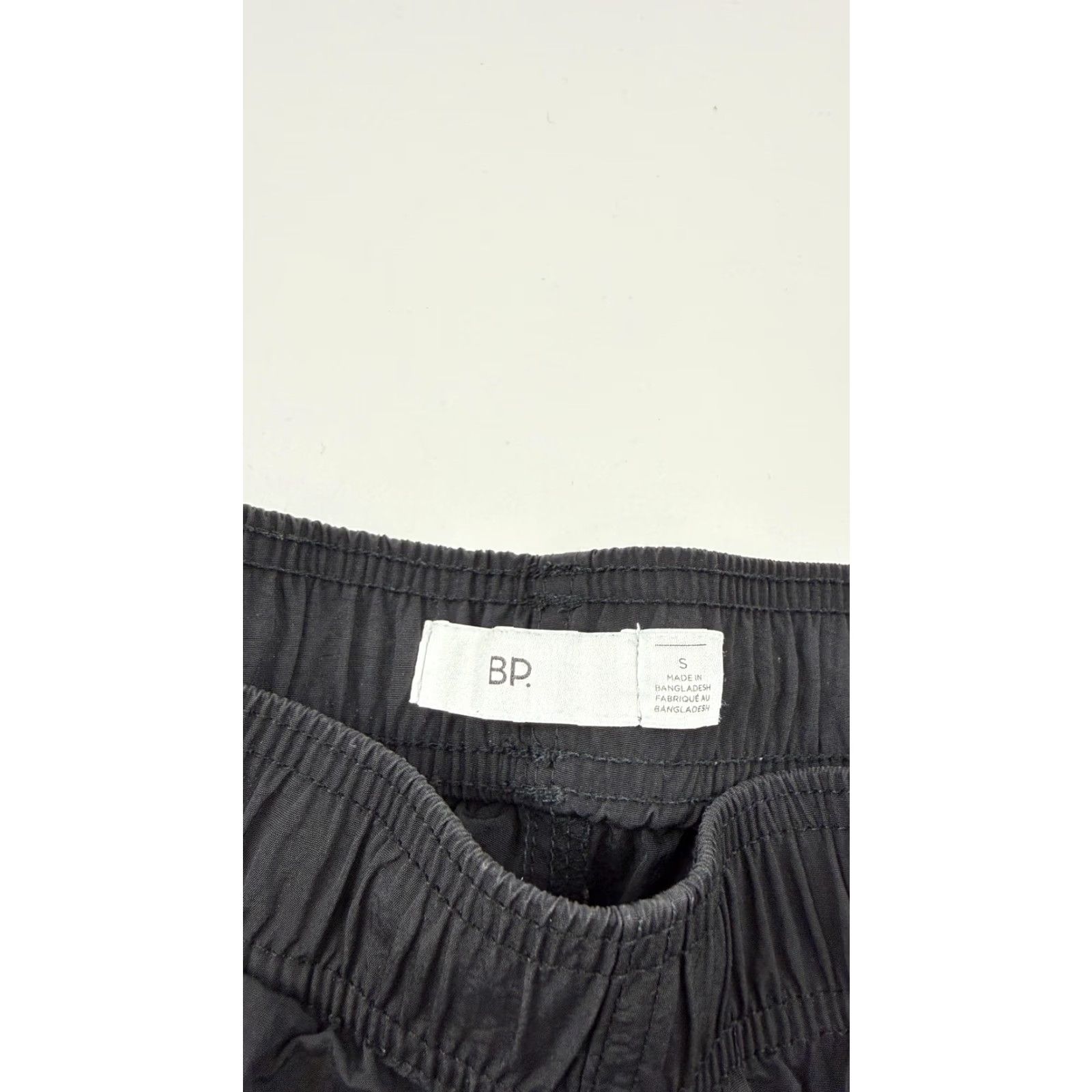 Vintage BP Shorts Mens Small Black Nylon Elastic Waist Drawstring Casual Pockets Bermuda Shorts Mens Black Nylon Casual Pockets Knit? Size US 29 - 2 Thumbnail