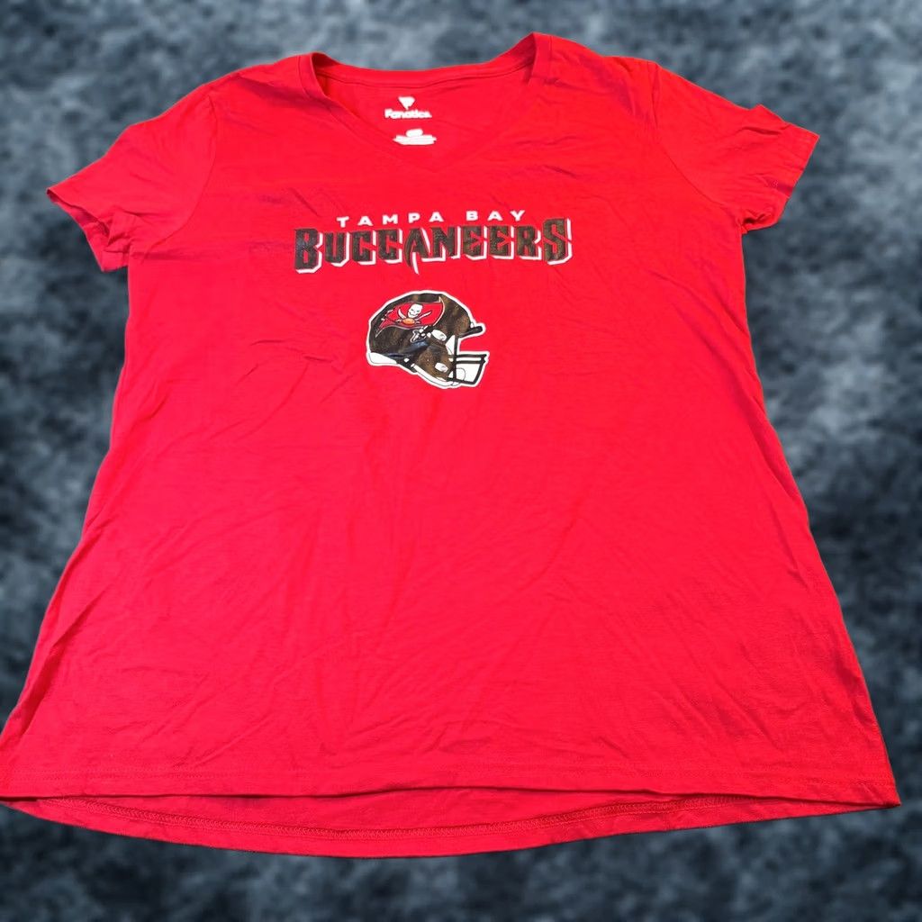 Vintage Fanatics Tampa Bay Buccaneers Red V-Neck T Shirt Womens L NFL Size L / US 10 / IT 46 - 1 Thumbnail