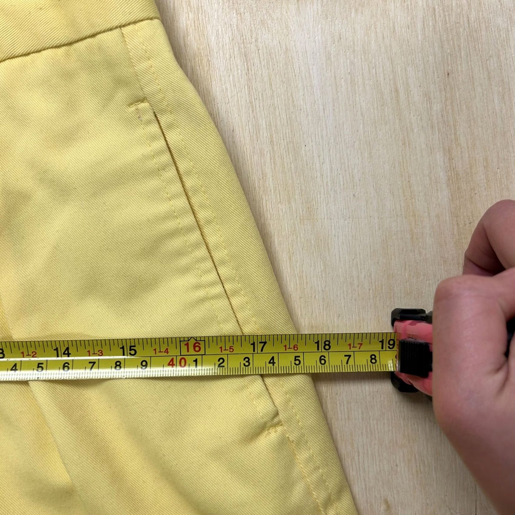 Vintage VINTAGE Tamara Shorts Womens 10 Yellow Pleated Twill Chino High Waist Casual Size 32" / US 10 / IT 46 - 7 Thumbnail