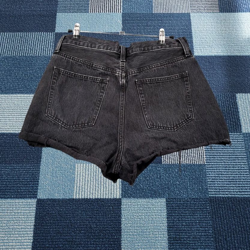Uniqlo Uniqlo Shorts Women Black High Rise Cut Off Denim Hot Pants 28 Size 28" / US 6 / IT 42 - 1 Thumbnail
