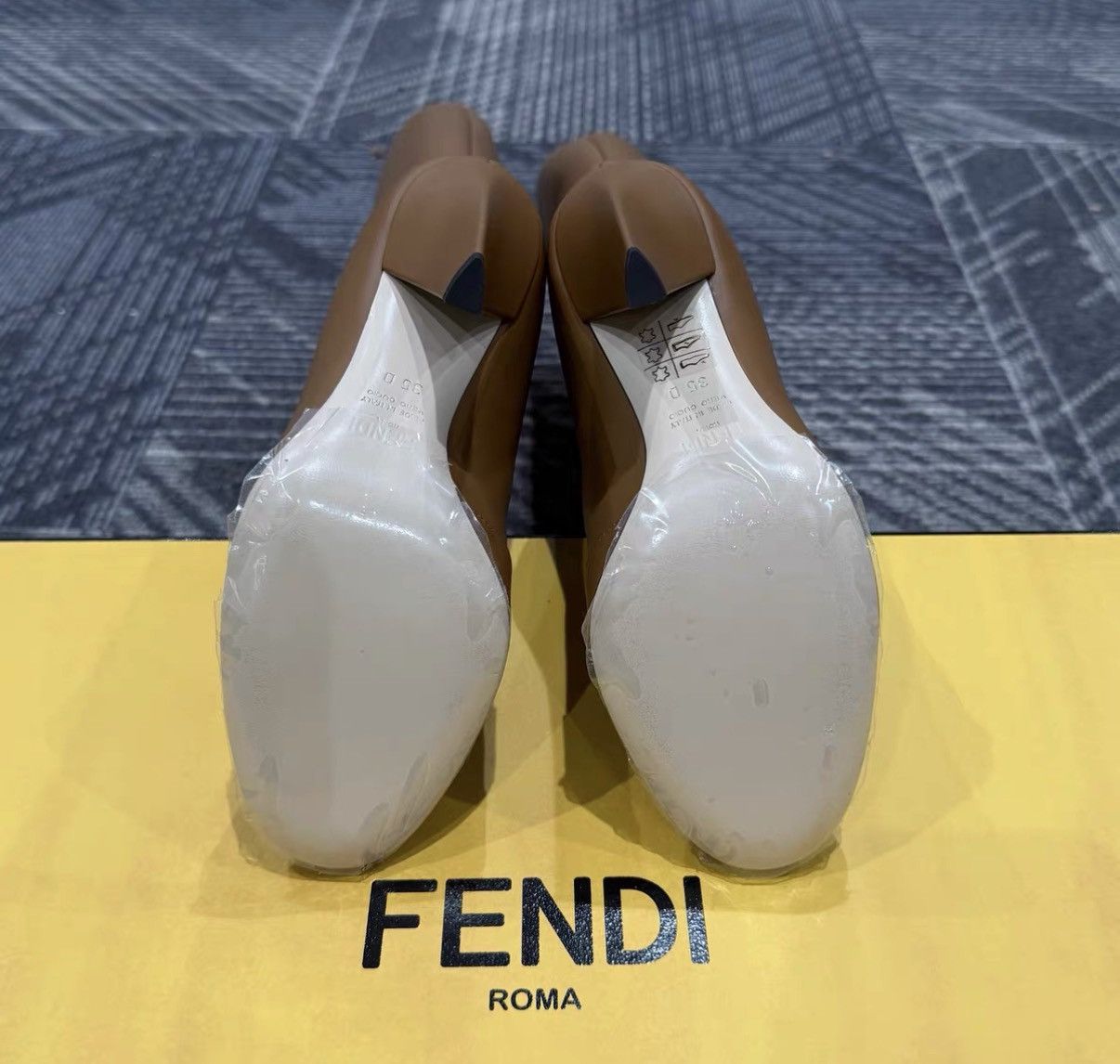 Fendi FENDI Karligraphy Leather Round-Toe Knee-High Boots J42 Size US 5 / IT 35 - 6 Thumbnail