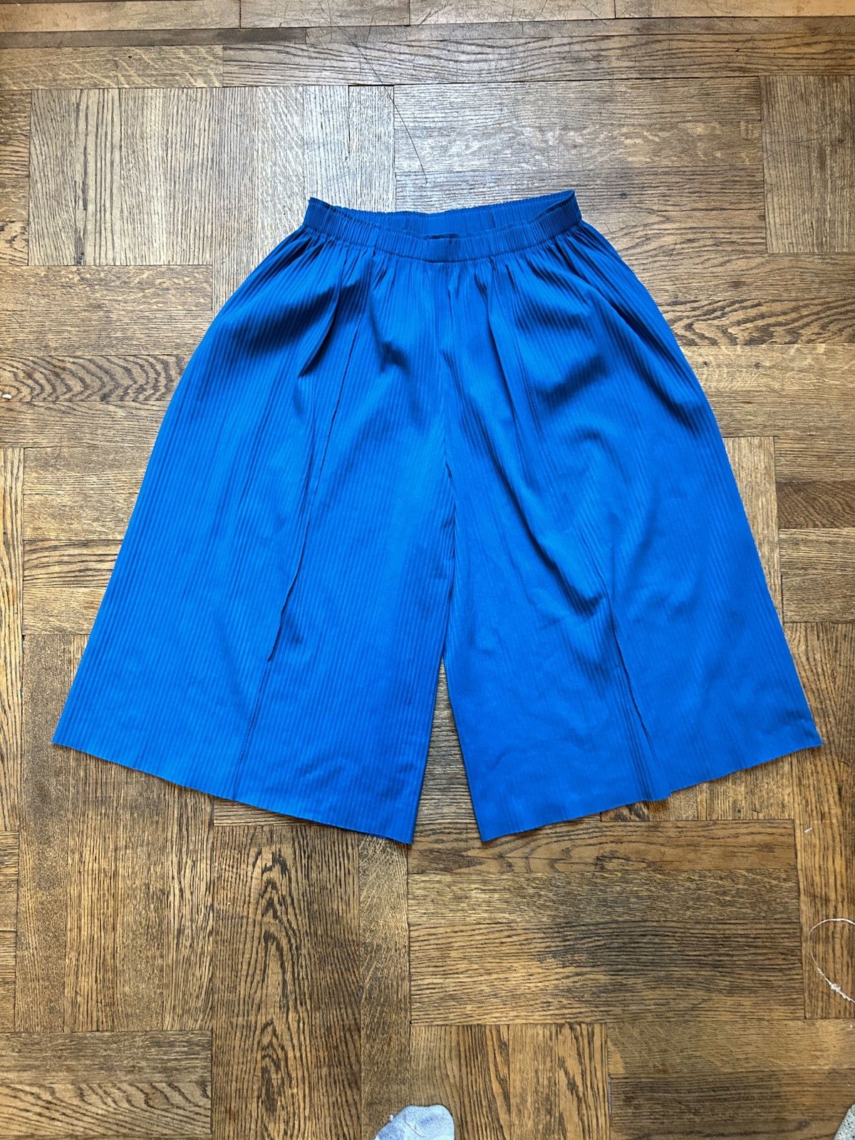 Image of Issey Miyake Sample Calve Length Pleated Wide Leg Shorts in Blue, Men's (Size 30)