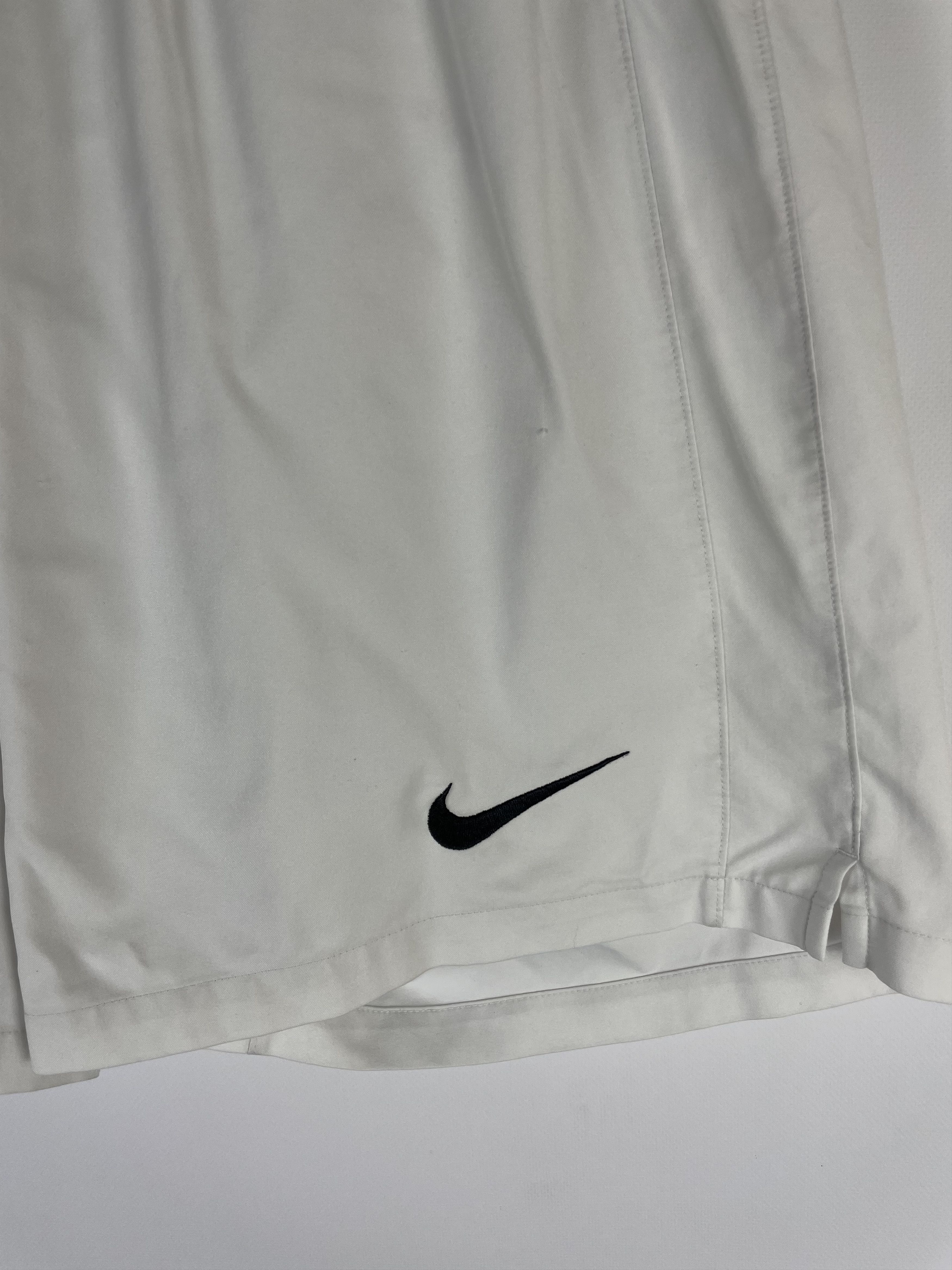 Nike Vintage Nike Manchester United Shorts Soccer Footbal Size US 34 / EU 50 - 4 Thumbnail