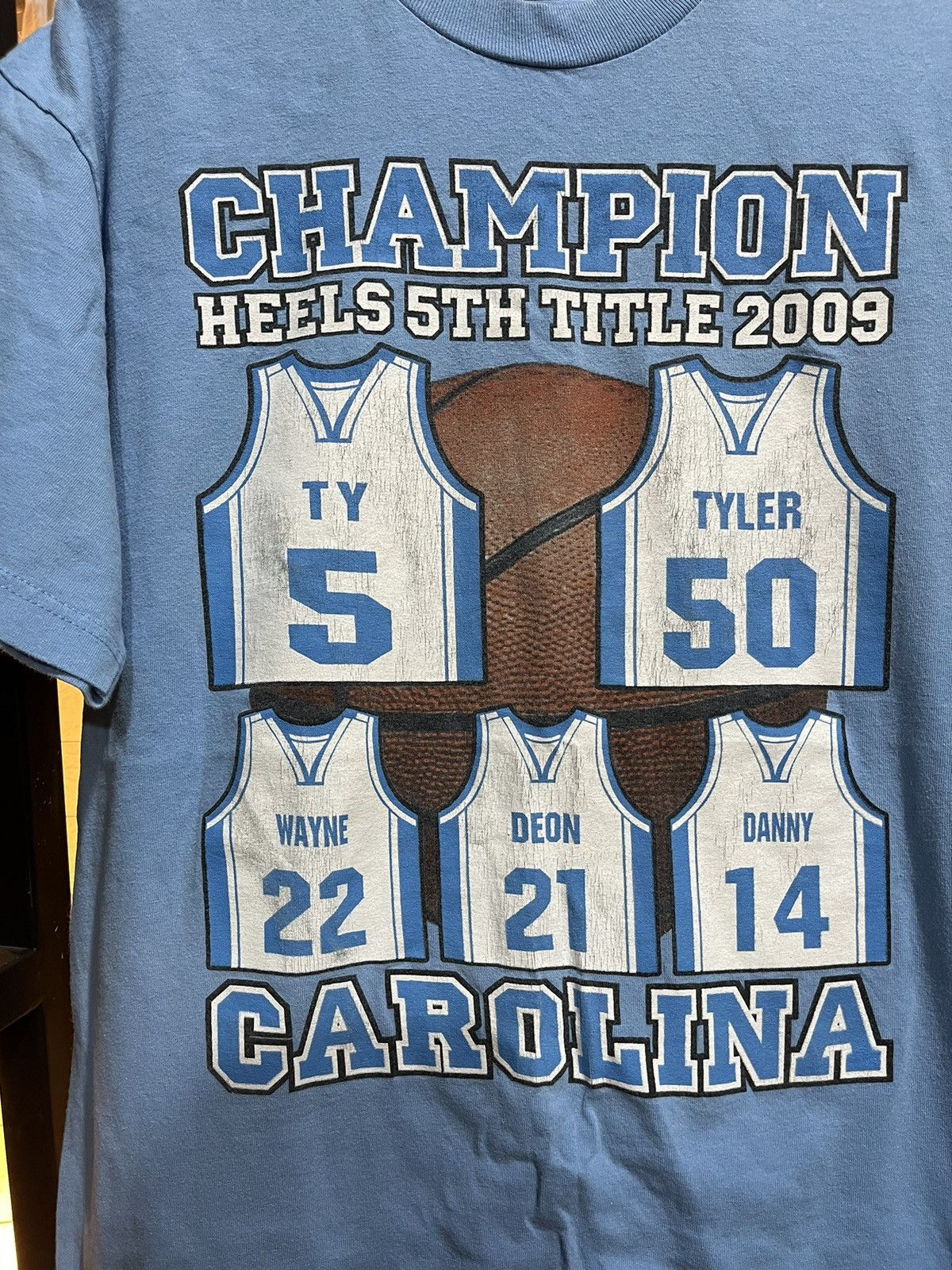 NCAA North Carolina Champion Heels 5th Title Team Tee 2009s Size US L / EU 52-54 / 3 - 2 Thumbnail