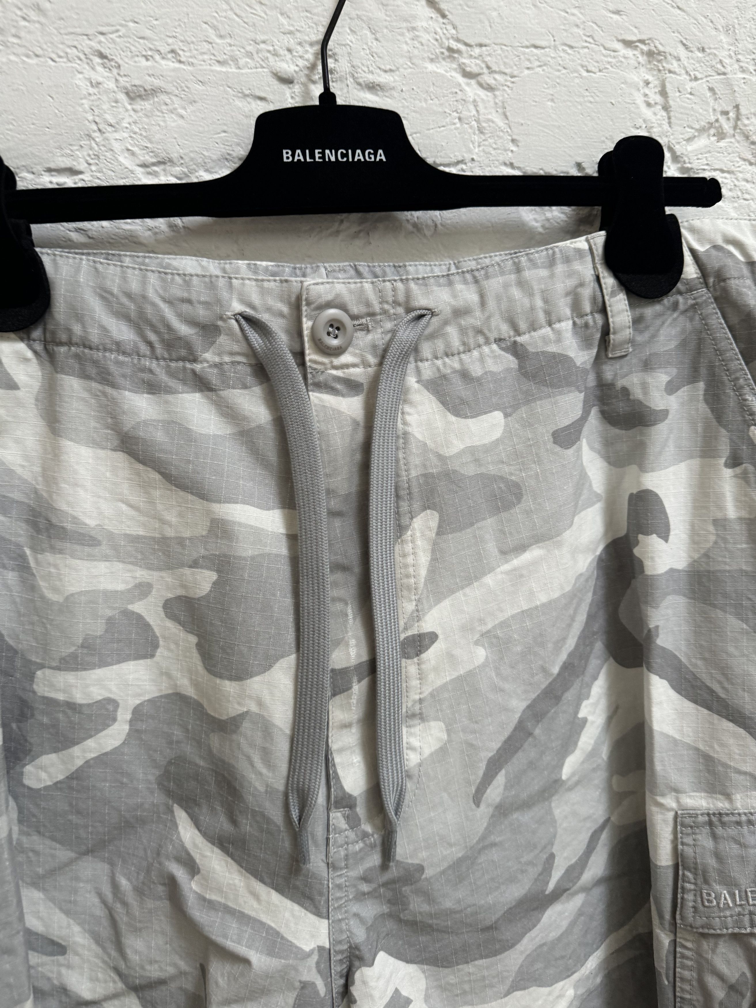 Balenciaga 2000$ Balenciaga Men's Camo Cargo Shorts Light Grey Size US 38 / EU 54 - 3 Thumbnail