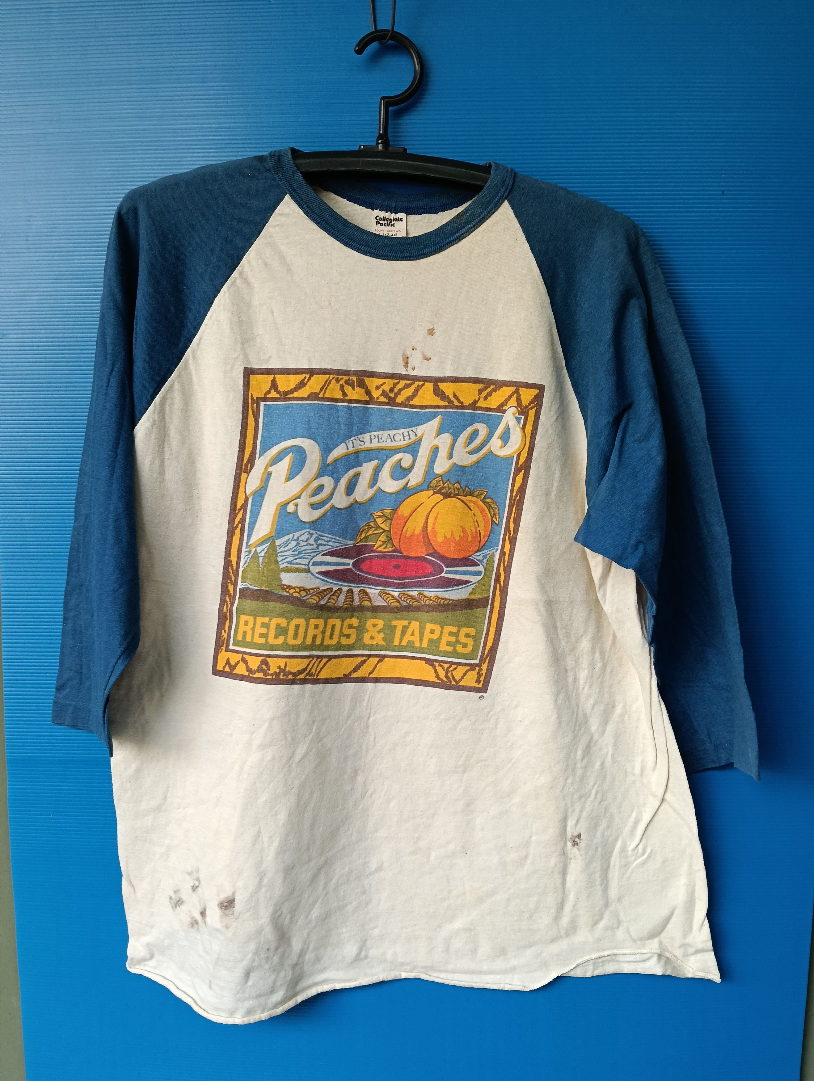 Vintage Peaches & tape Tour vintage t shirt 80s size L. Size US L / EU 52-54 / 3 - 1 Thumbnail