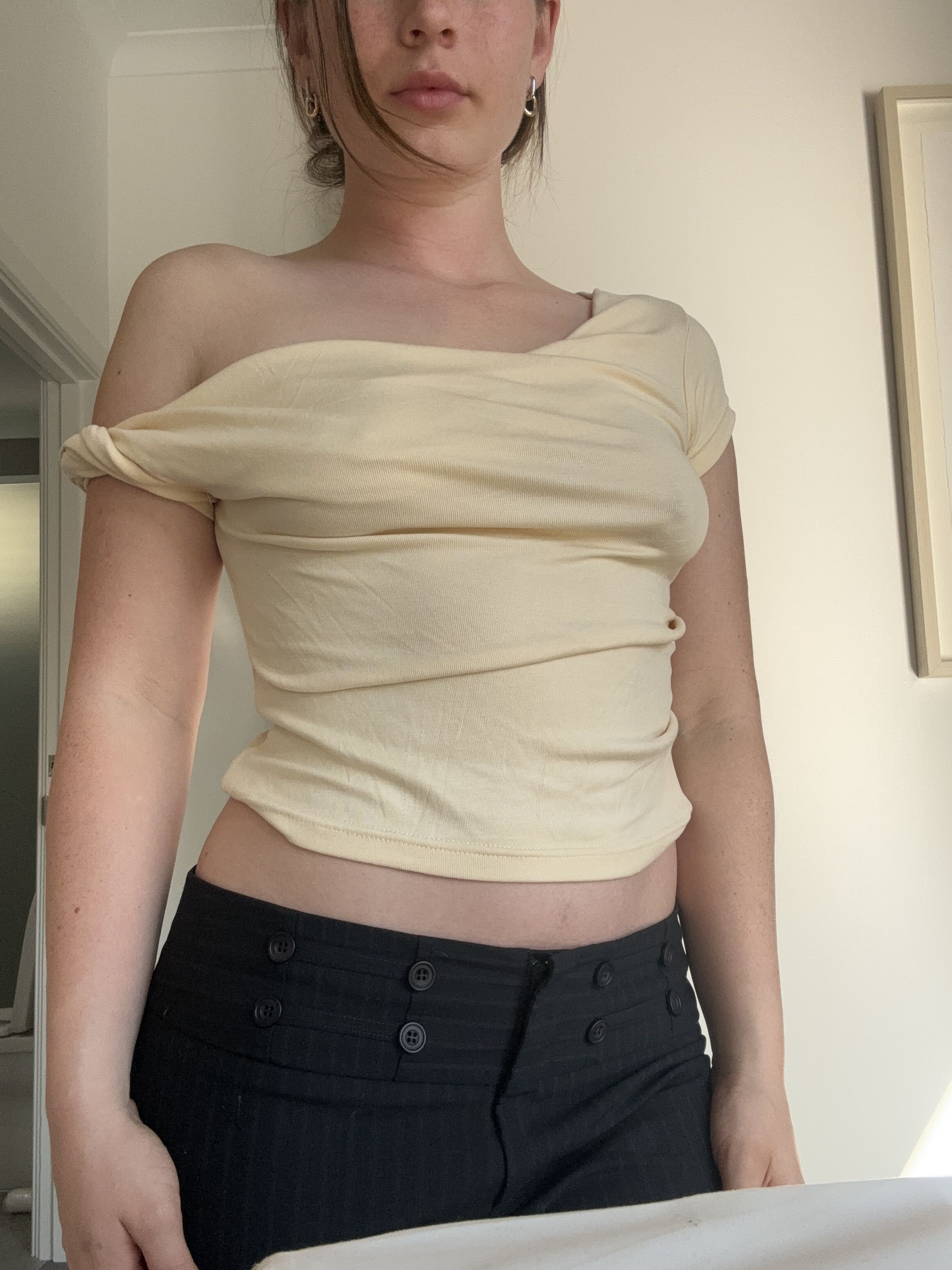 Urban Outfitters Butter yellow off the shoulder asymmetrical top Size S / US 4 / IT 40 - 4 Thumbnail