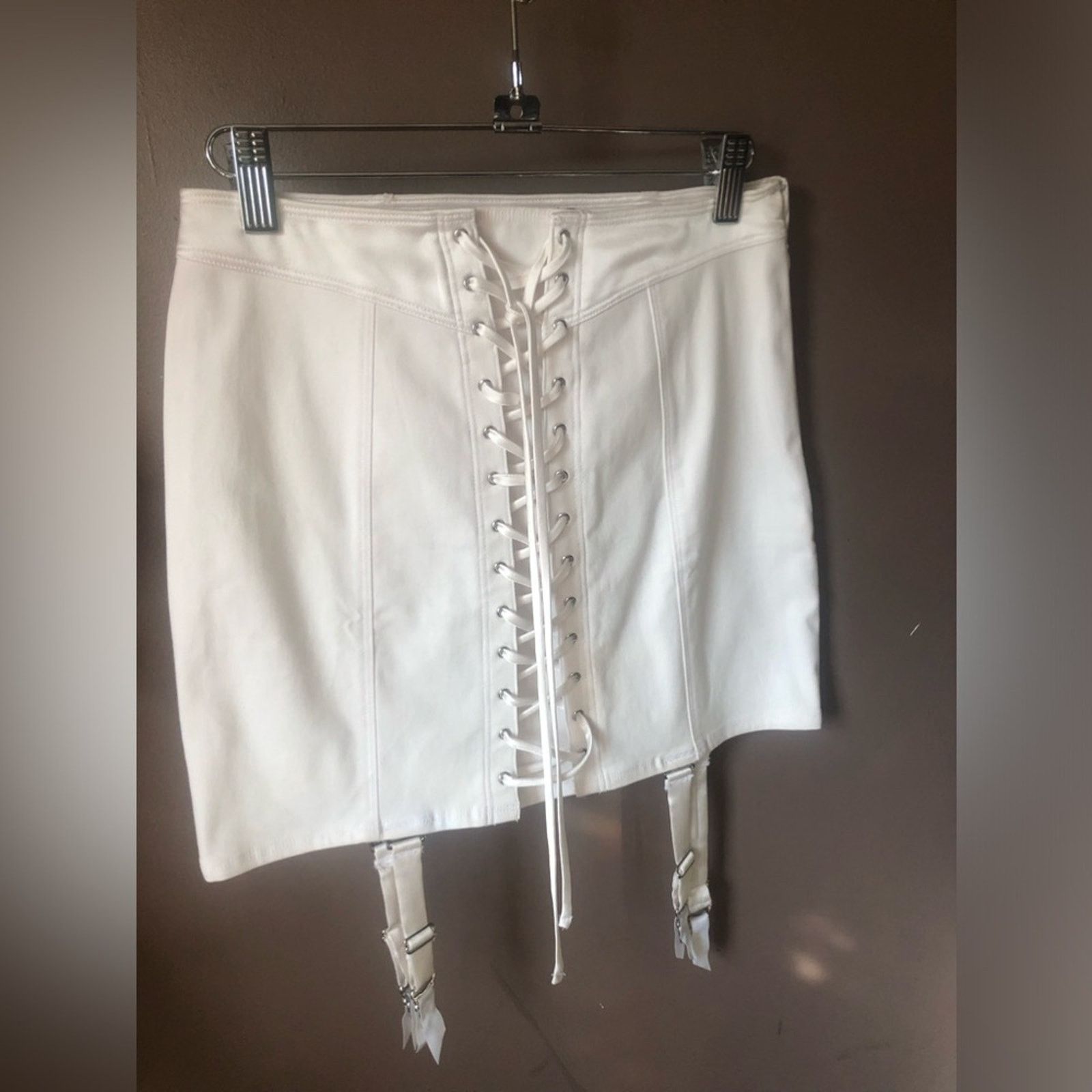 Victoria's Secret Skirt bottom White, front lace up design garter belt mini. Size 27" / US 4 / IT 40 - 2 Thumbnail