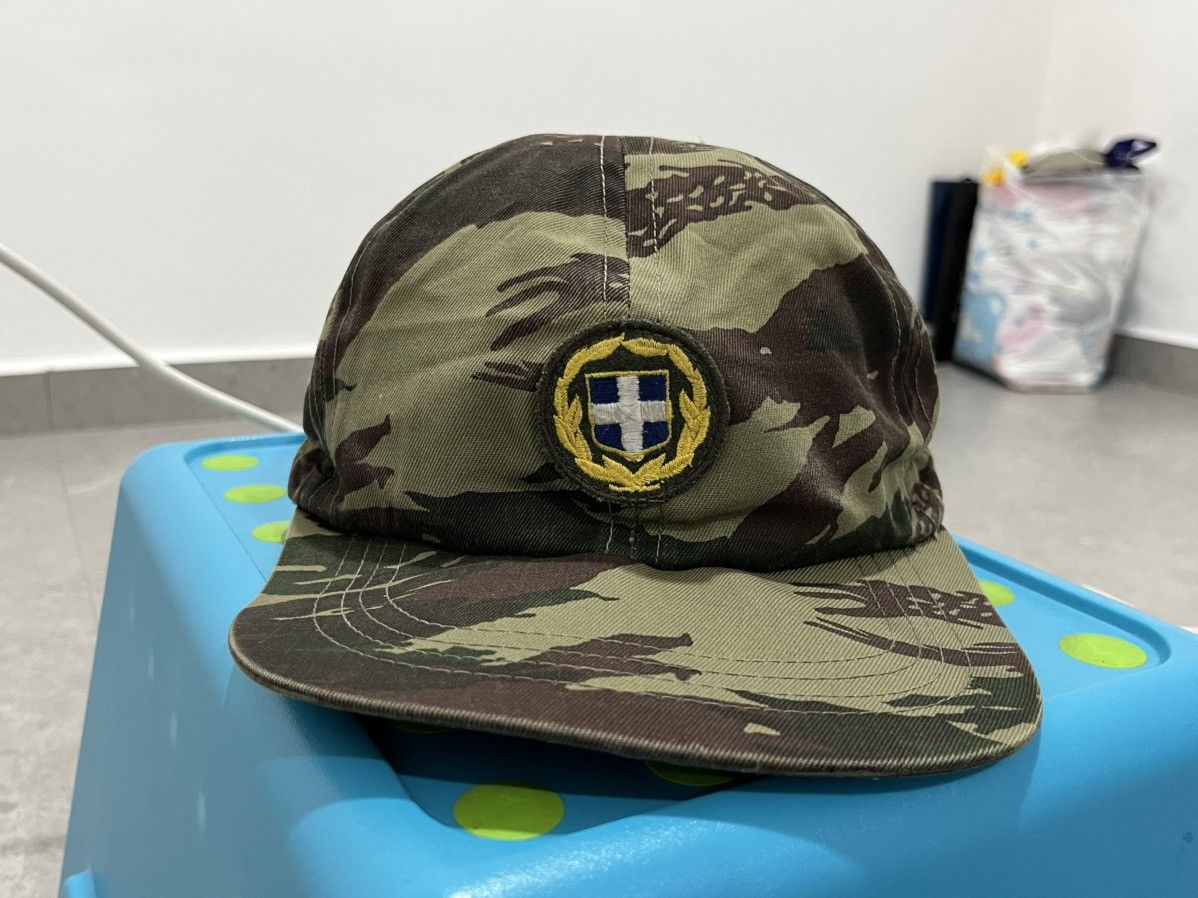 Vintage Vintage camouflage military flat brim fitted cap hat Size ONE SIZE - 1 Thumbnail