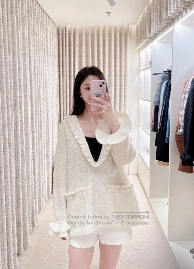 Chanel Chanel 24K autumn and winter milk white ruffle v-neck knit Size XS / US 0-2 / IT 36-38 - 2 Thumbnail
