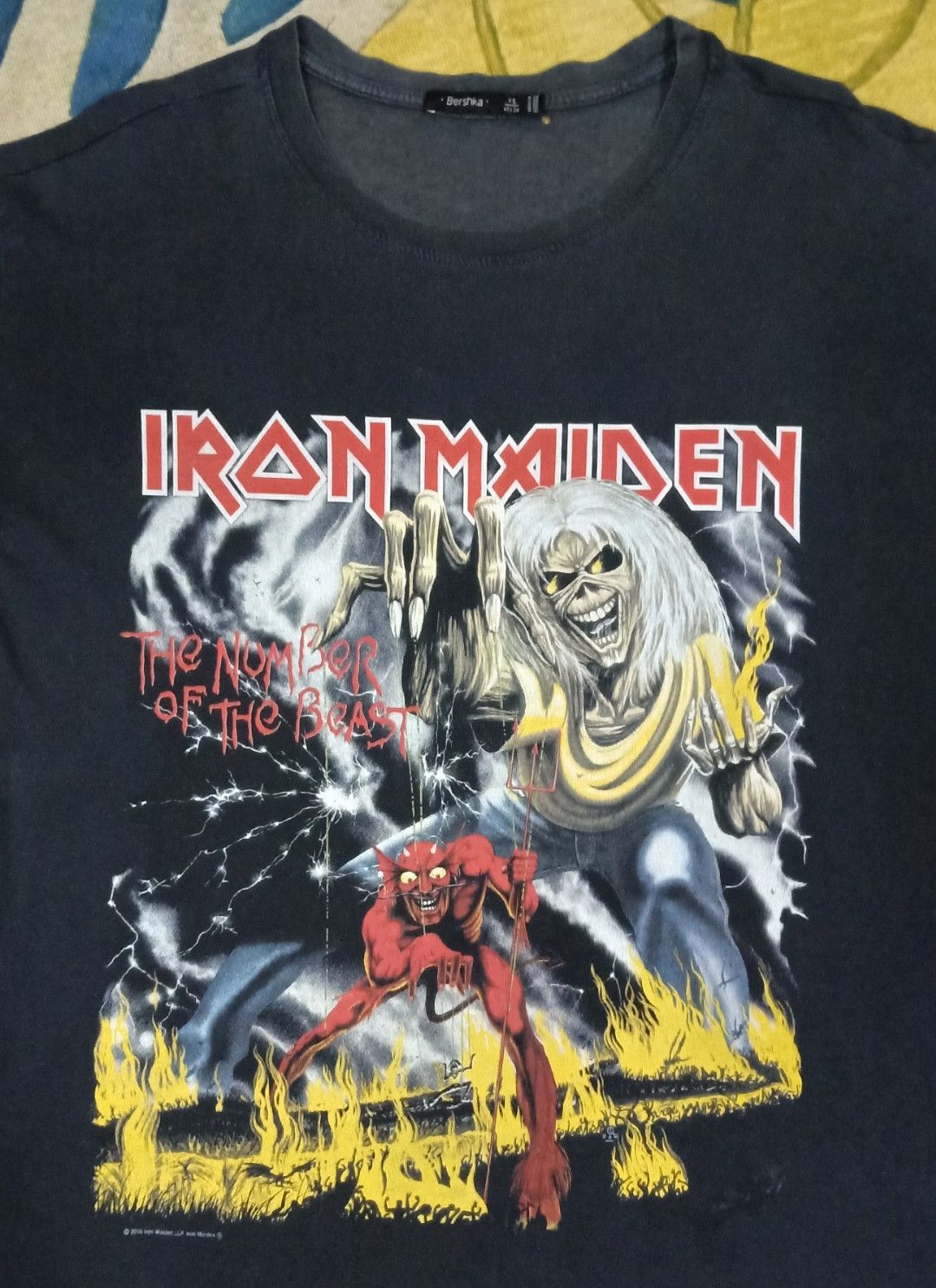 Band Tees × Bershka × Iron Maiden Bershka x Iron Maiden The Number of The Beast T-shirt Size S / US 4 / IT 40 - 4 Thumbnail