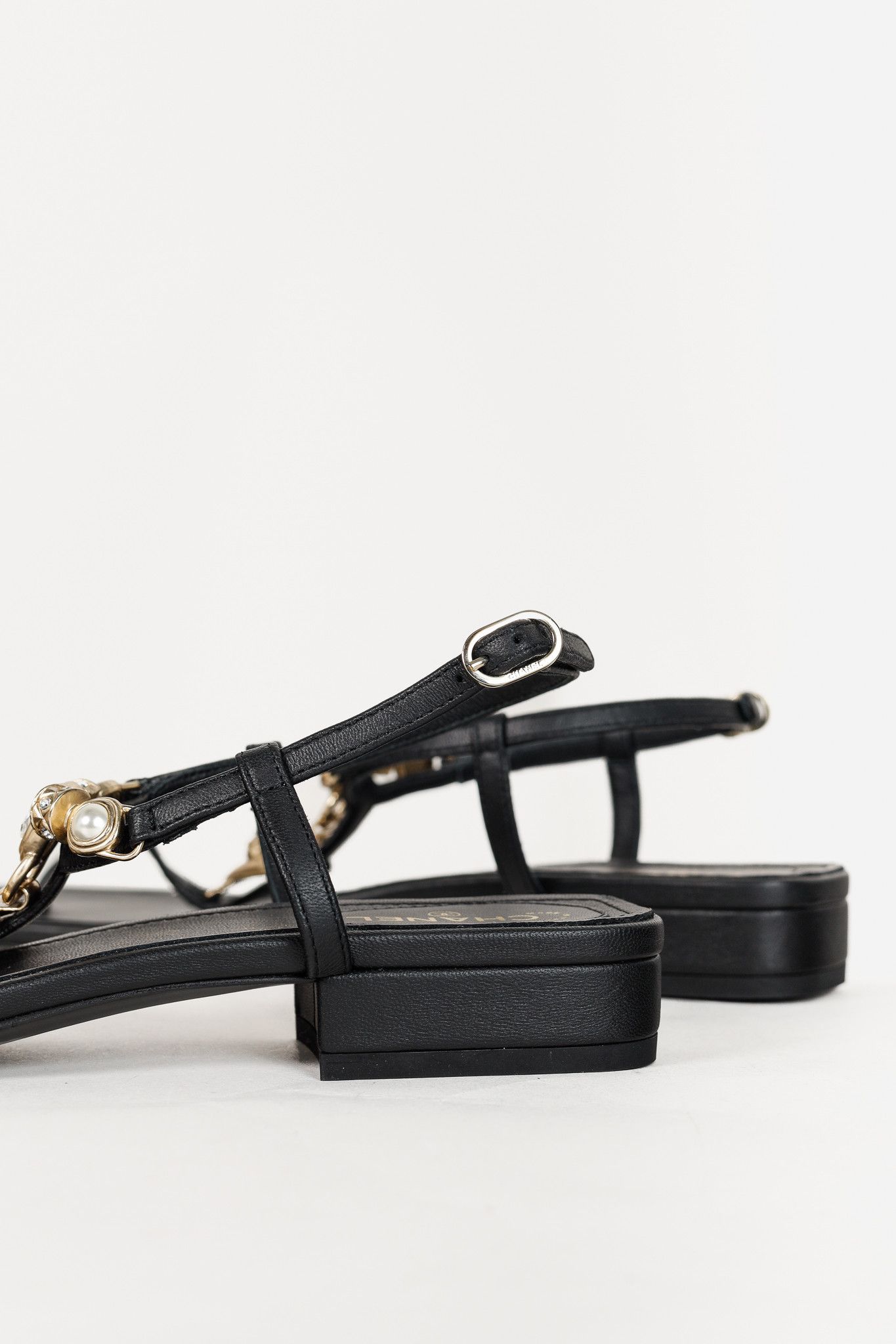 Chanel Chanel Cruise 2023 Embellished Heart Leather Thong Sandals Size US 10.5 / IT 40.5 - 9 Thumbnail