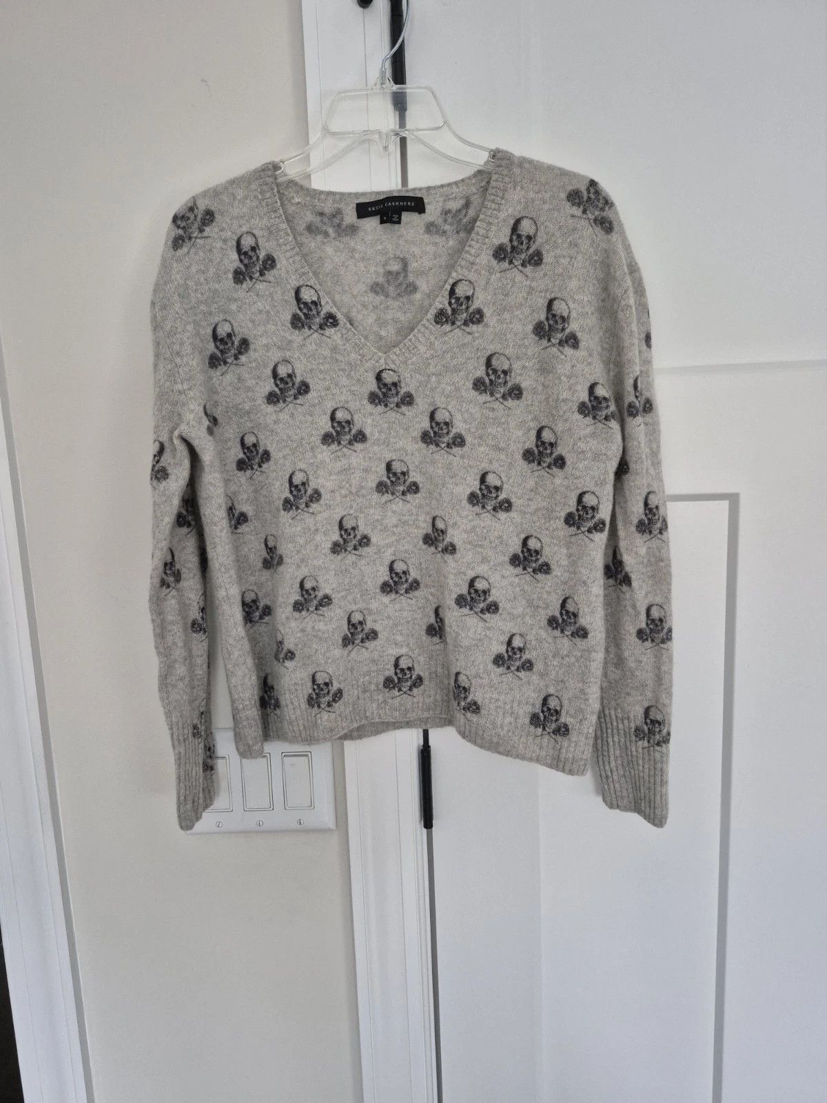 Other Skull Cashmere Sweater V Neck Long Sleeve Pullover Soft Cozy Size S / US 4 / IT 40 - 2 Thumbnail
