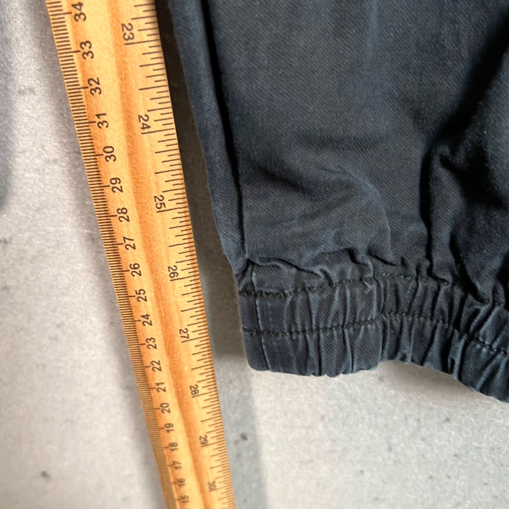 Uniqlo Uniqlo Mens Pants Chino 29 Black Cotton Blend Flat Front Tapered Inseam 28 Regular Waist 31 Size Type: Regular Mens Size US 29 - 6 Thumbnail