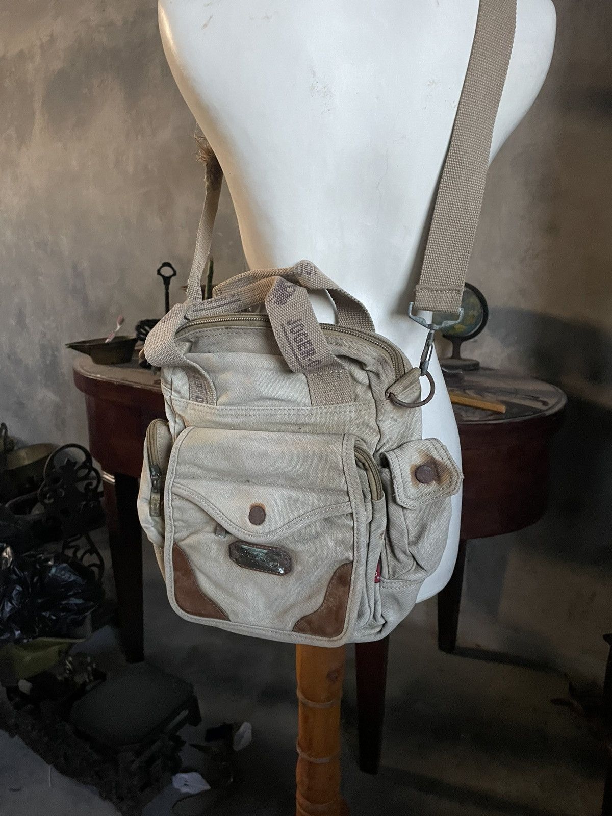 Japanese Brand Vintage Joger Slingbag Military Canvas Distressed Handbag Size ONE SIZE - 12 Thumbnail