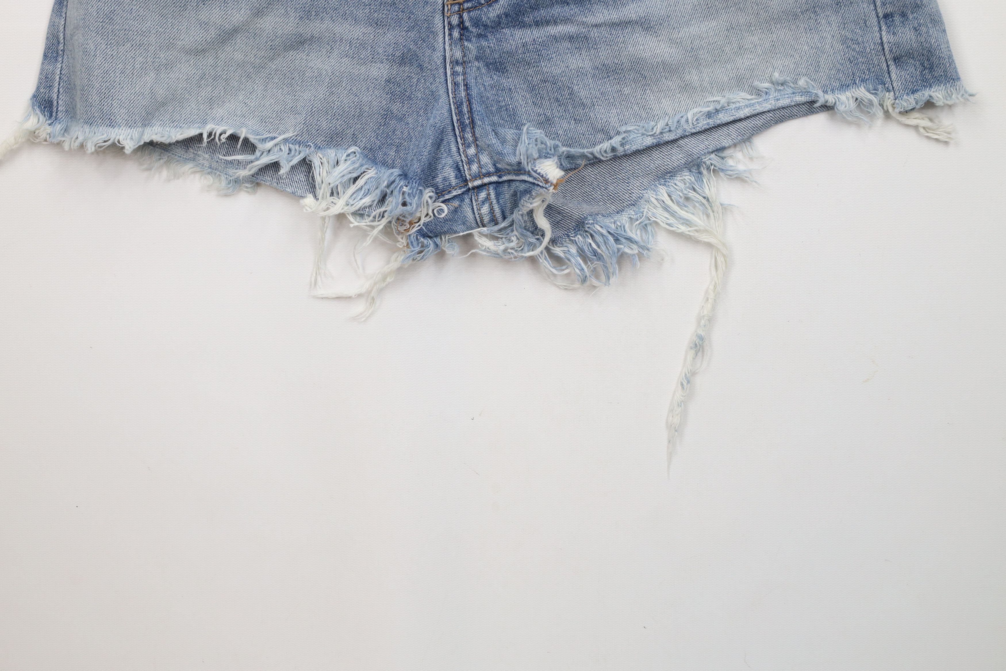 Vintage New Lucky Brand Fly Flower Floral Cut Off Denim Jean Shorts Size 25" / US 0 / IT 36 - 4 Thumbnail