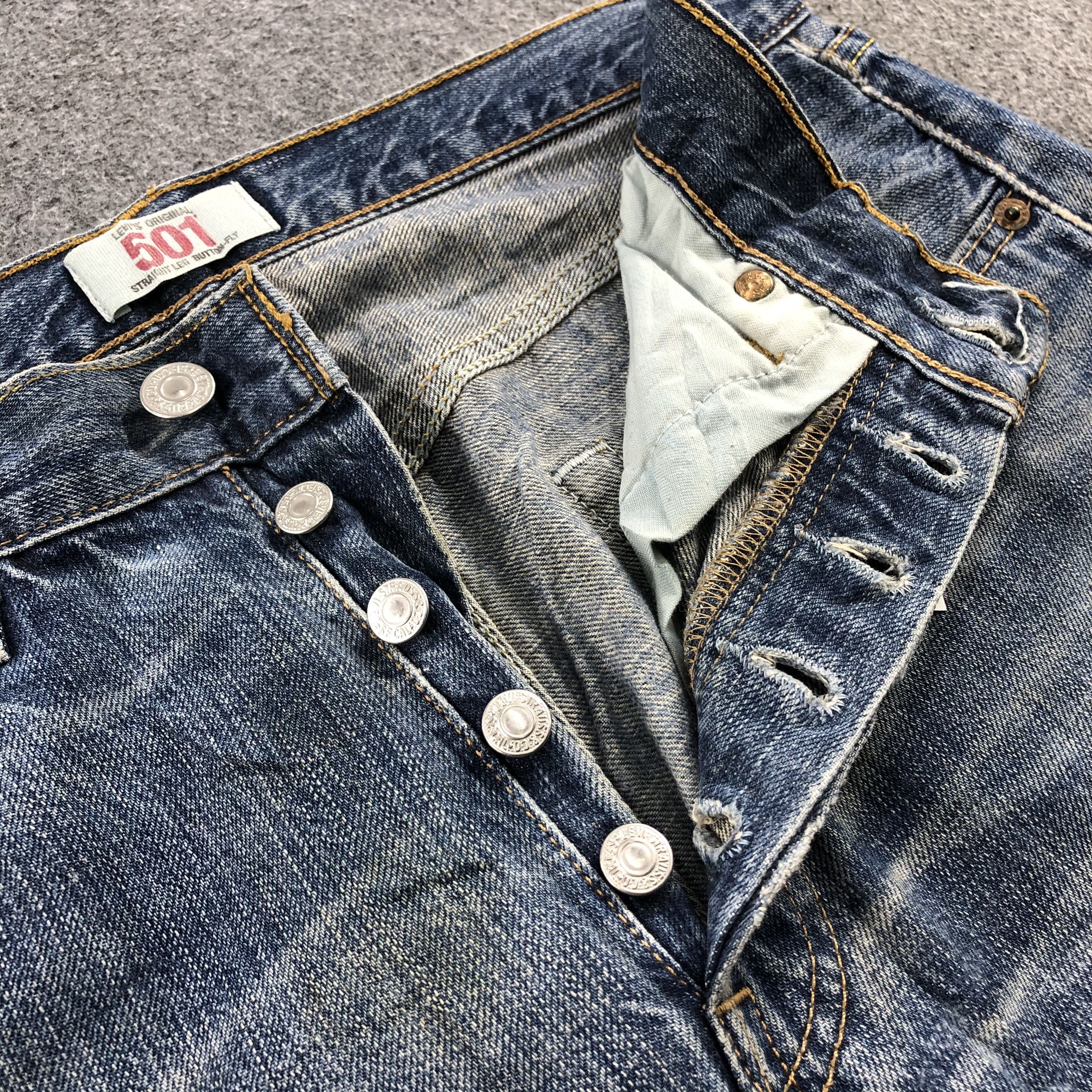 Levi's × Vintage Vintage 90s Light Wash Levis 501 Jeans-JM895 Size US 31 - 8 Thumbnail