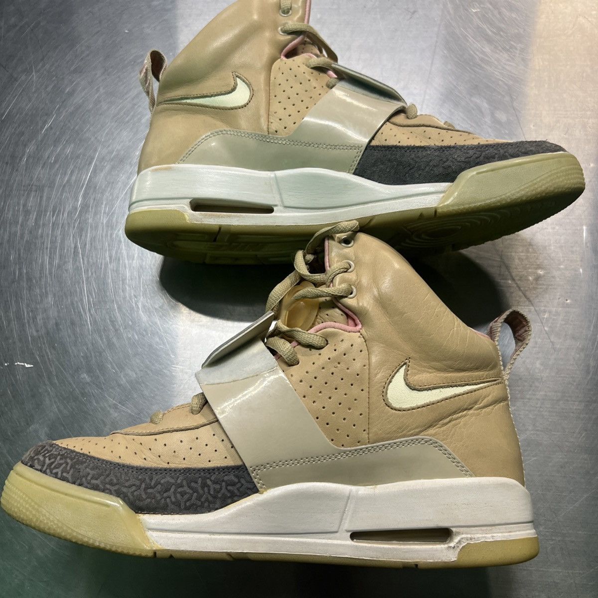 Yeezy Nike air yeezy 1 net tan Size US 10.5 / EU 43-44 - 2 Thumbnail