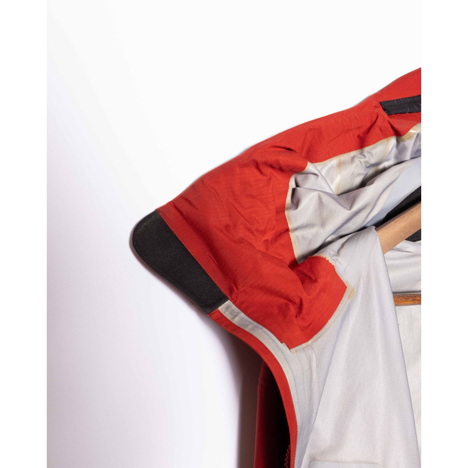 Arc'teryx Vintage Arcteryx Beta SV Sangria Medium 2005 Size US M / EU 48-50 / 2 - 9 Thumbnail
