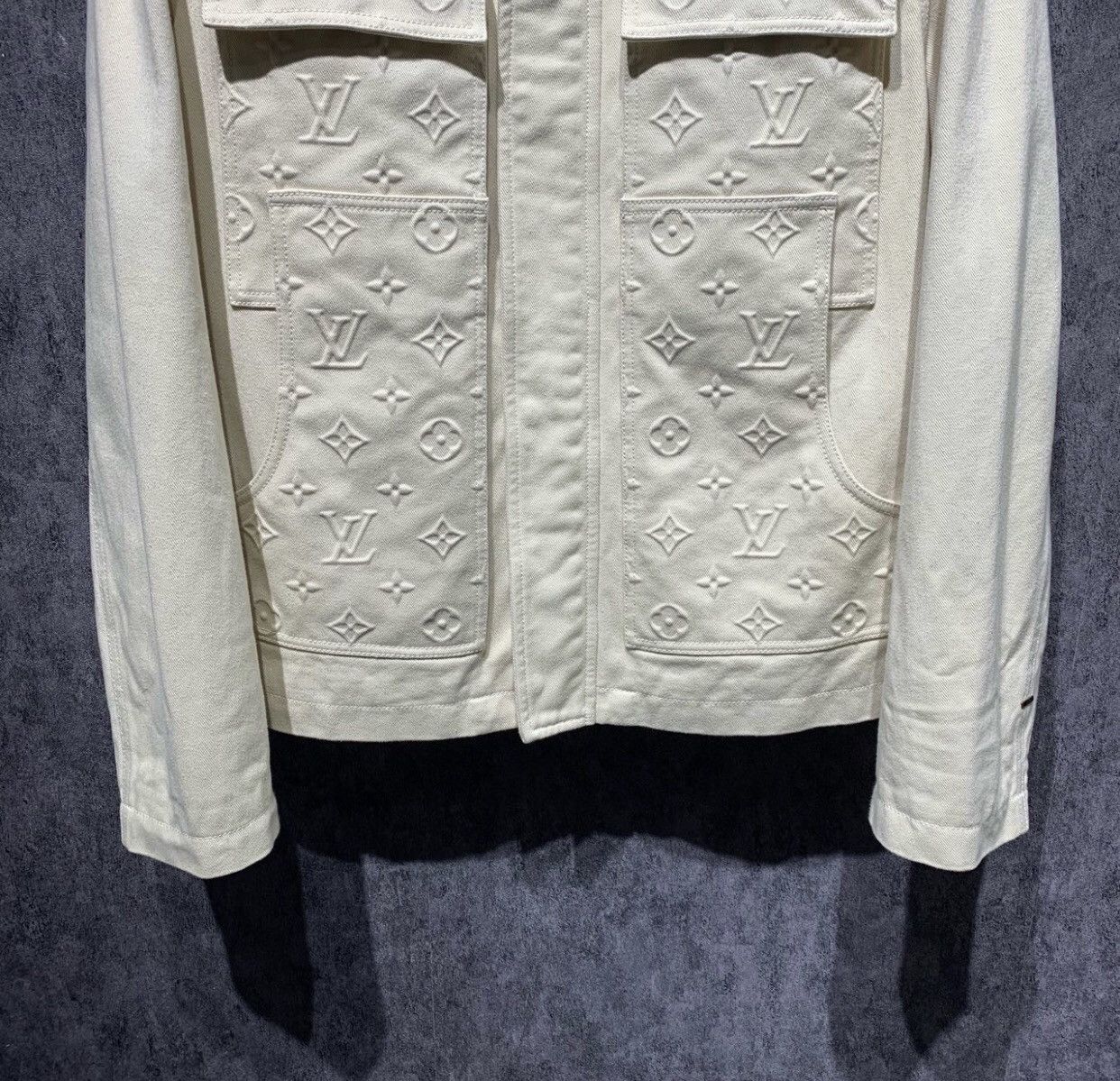 Louis Vuitton LOUIS VUITTON Embossed full print jacket2412-Nextarrow Size US M / EU 48-50 / 2 - 4 Thumbnail
