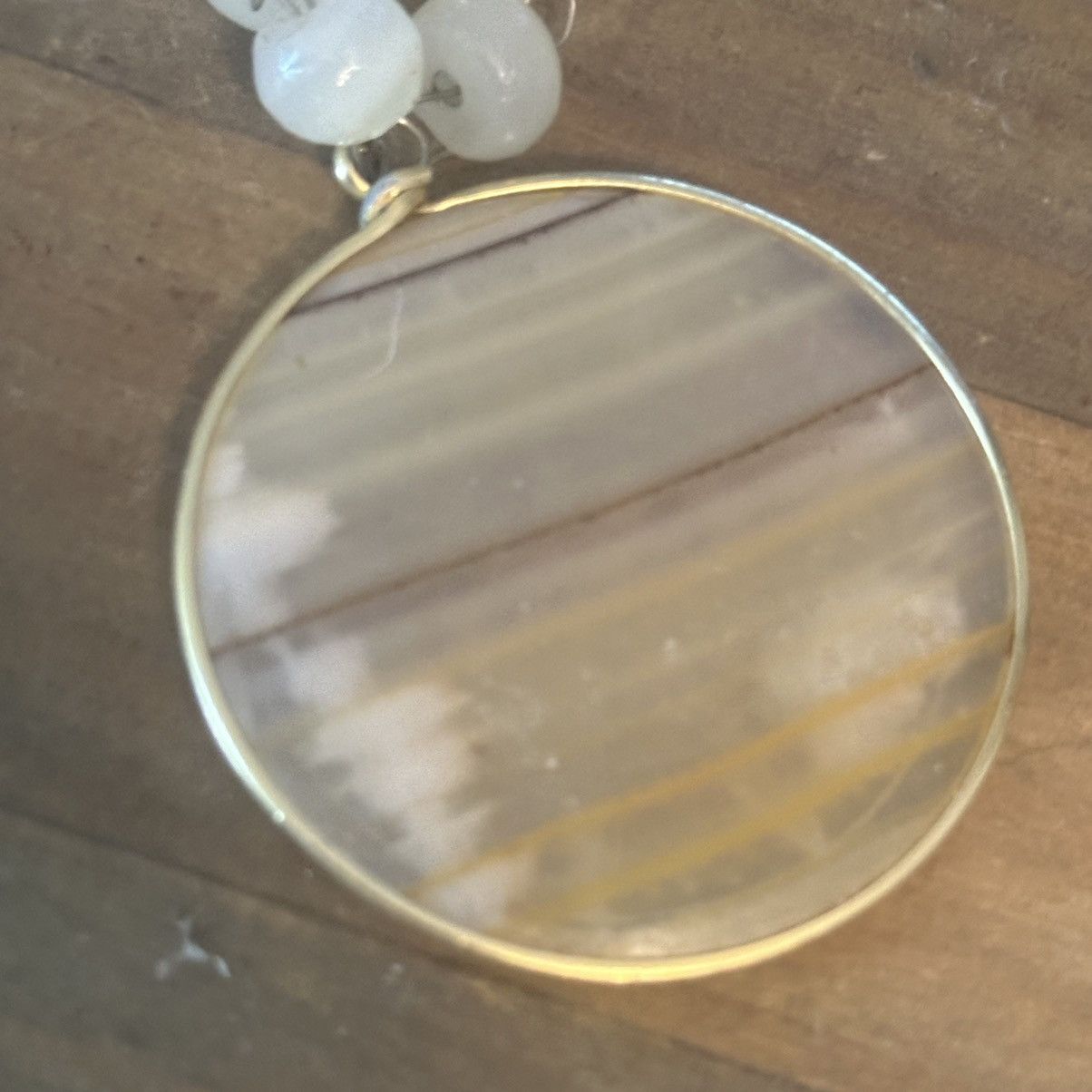 Vintage Vintage white quartz and etched sun shell pendant necklace Size ONE SIZE - 4 Thumbnail