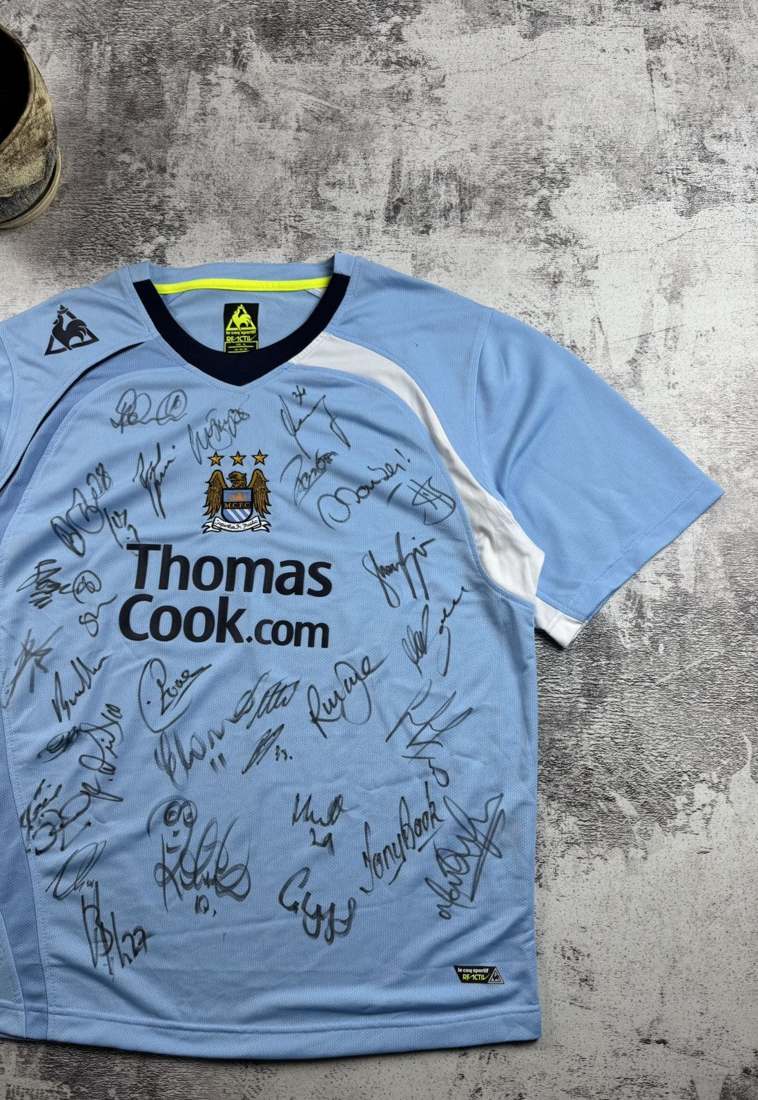 Le Coq Sportif Manchester City 2008/2009 All Squad Autographed Jersey Shirt Size US XL / EU 56 / 4 - 7 Thumbnail