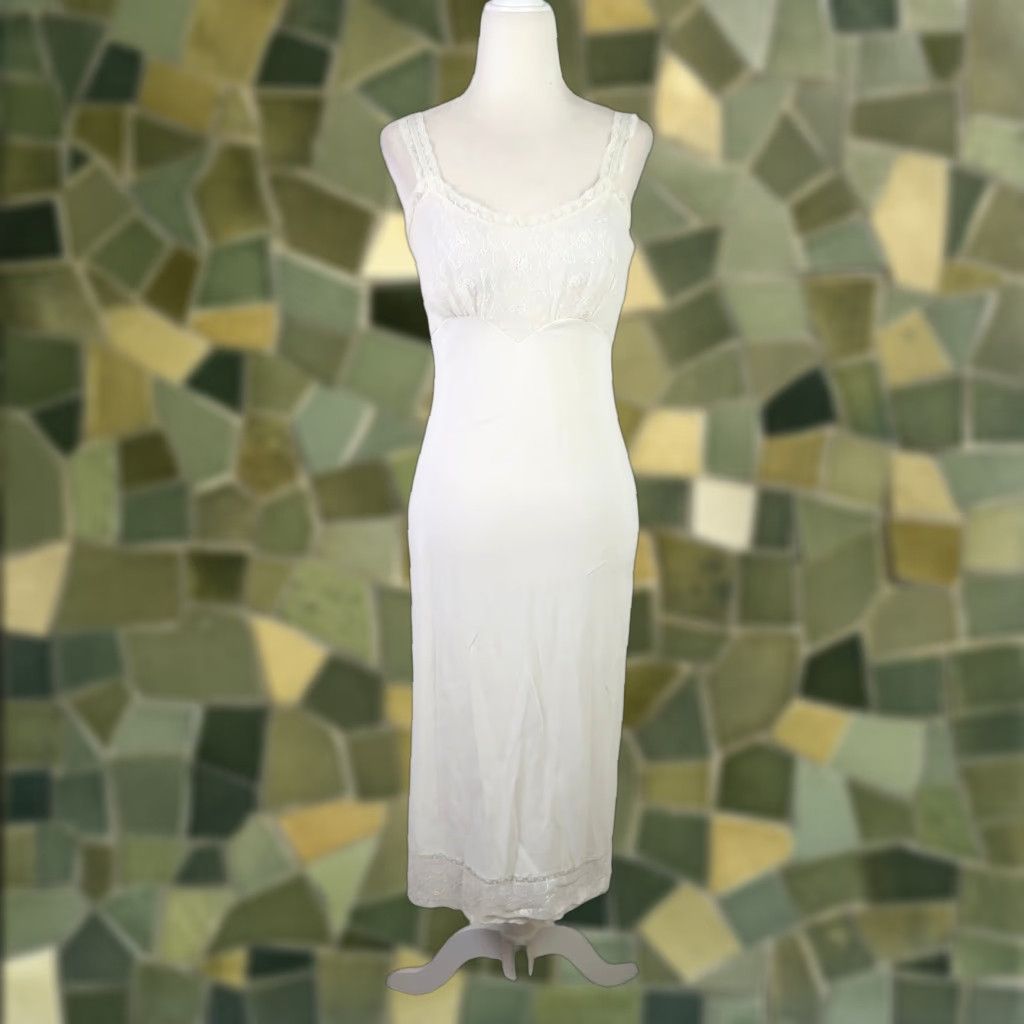 Vintage VINTAGE Vanity Fair Cream Nylon Slip Dress 70s 80s Women S Small Slip Womens Size S / US 4 / IT 40 - 1 Thumbnail