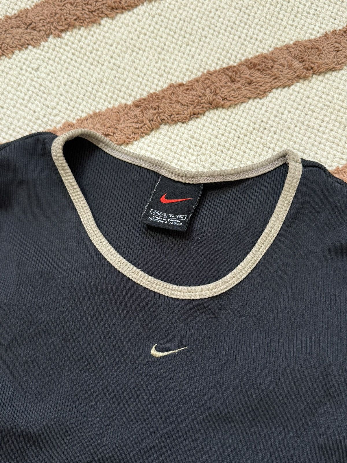 Nike 1990s NIKE MINI SWOOSH CENTER TEE TOP Size XS / US 0-2 / IT 36-38 - 3 Thumbnail