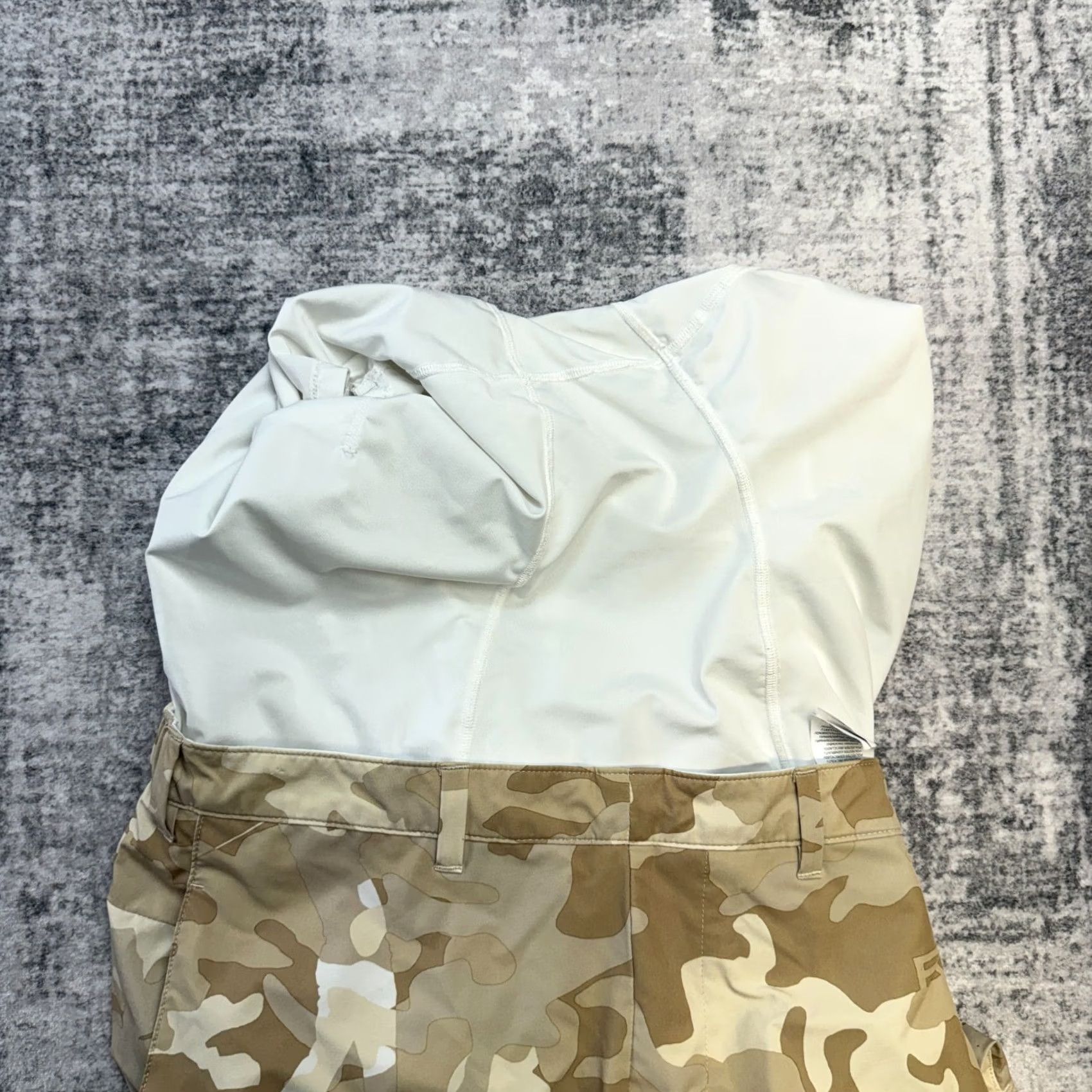 RLX Ralph Lauren RLX Ralph Lauren Short sMens Medium Beige Camo Golf Athletic Lined Pockets 7 Inseam Beige Camouflage Golf, Gym & Training Mens Regular Slant Size US 31 - 5 Thumbnail