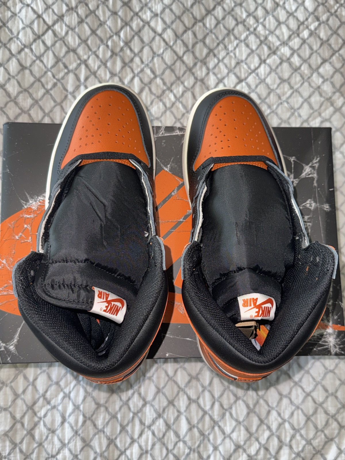 Jordan Brand Jordan 1 Retro High OG ‘ shattered backboard 2025 ’ Size US 9 / EU 42 - 4 Thumbnail