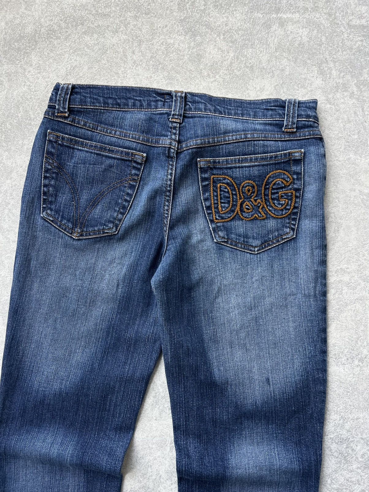Dolce & Gabbana 2000s Dolce & Gabbana Flared Embroidered Logo Denim Jeans Size 28" / US 6 / IT 42 - 2 Thumbnail