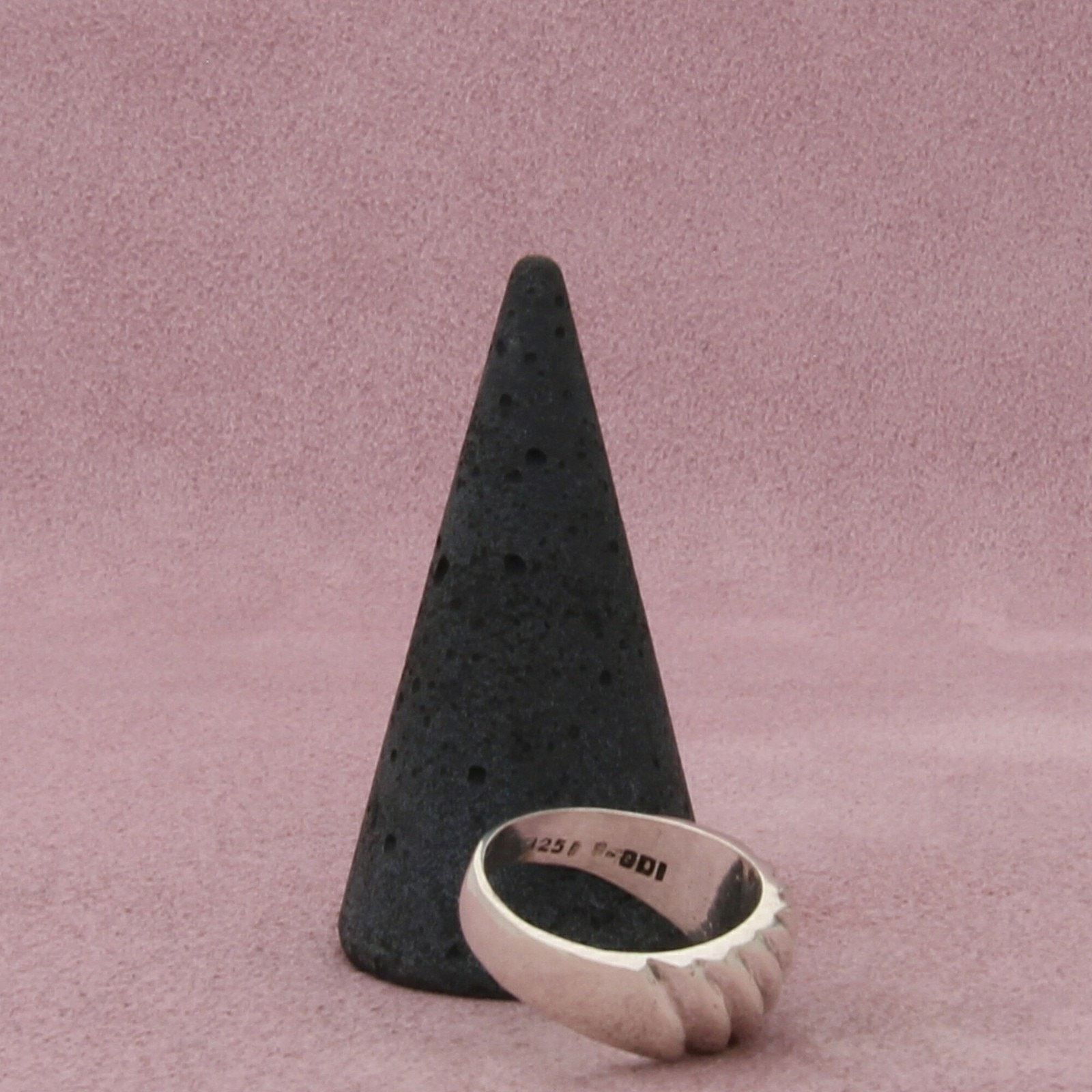 Sterling Silver sterling silver vintage ribbed band ring size 6 Size ONE SIZE - 5 Thumbnail