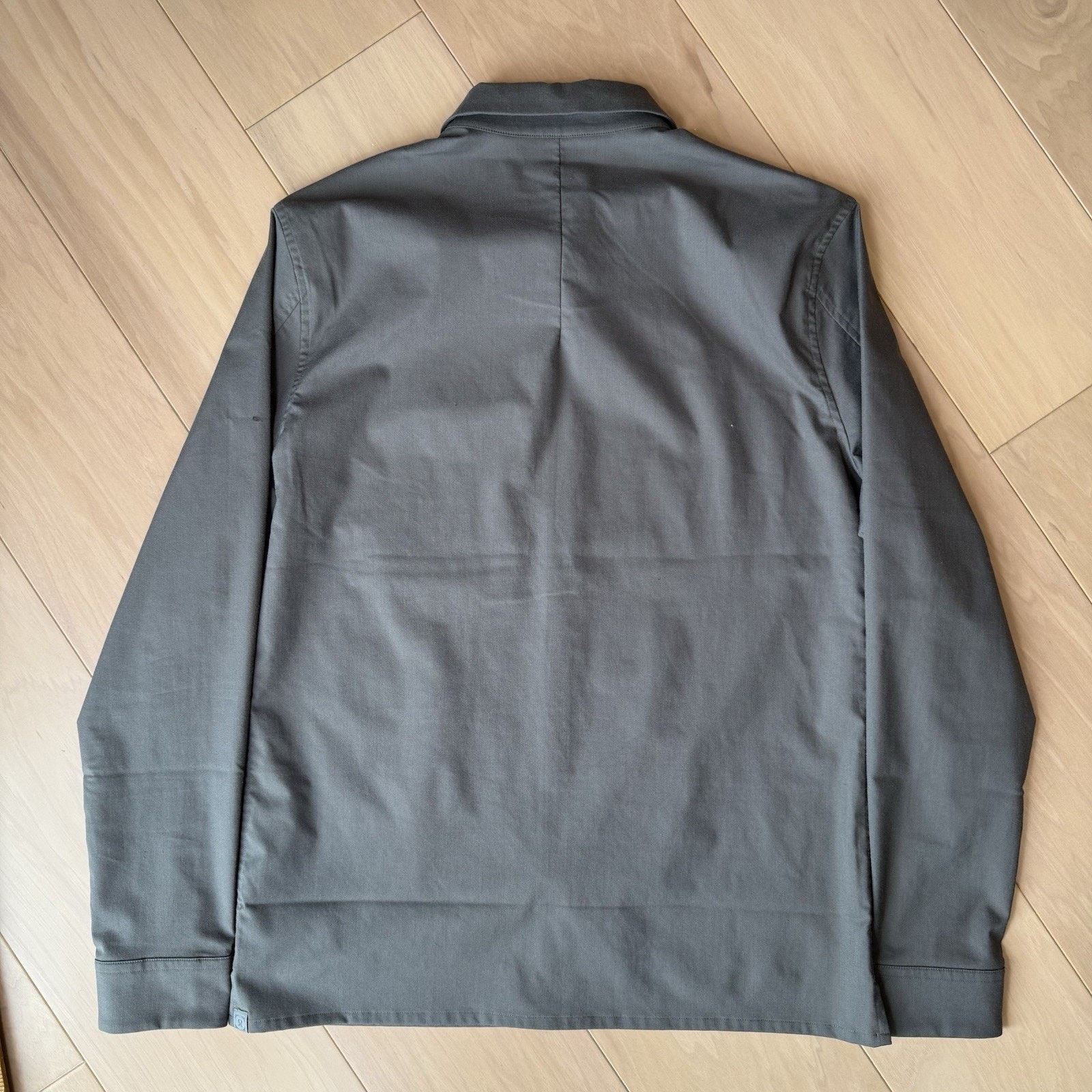 Lululemon Lululemon Utility Shirt L Dark Gray Long Sleeve Minimalist Size US L / EU 52-54 / 3 - 8 Thumbnail